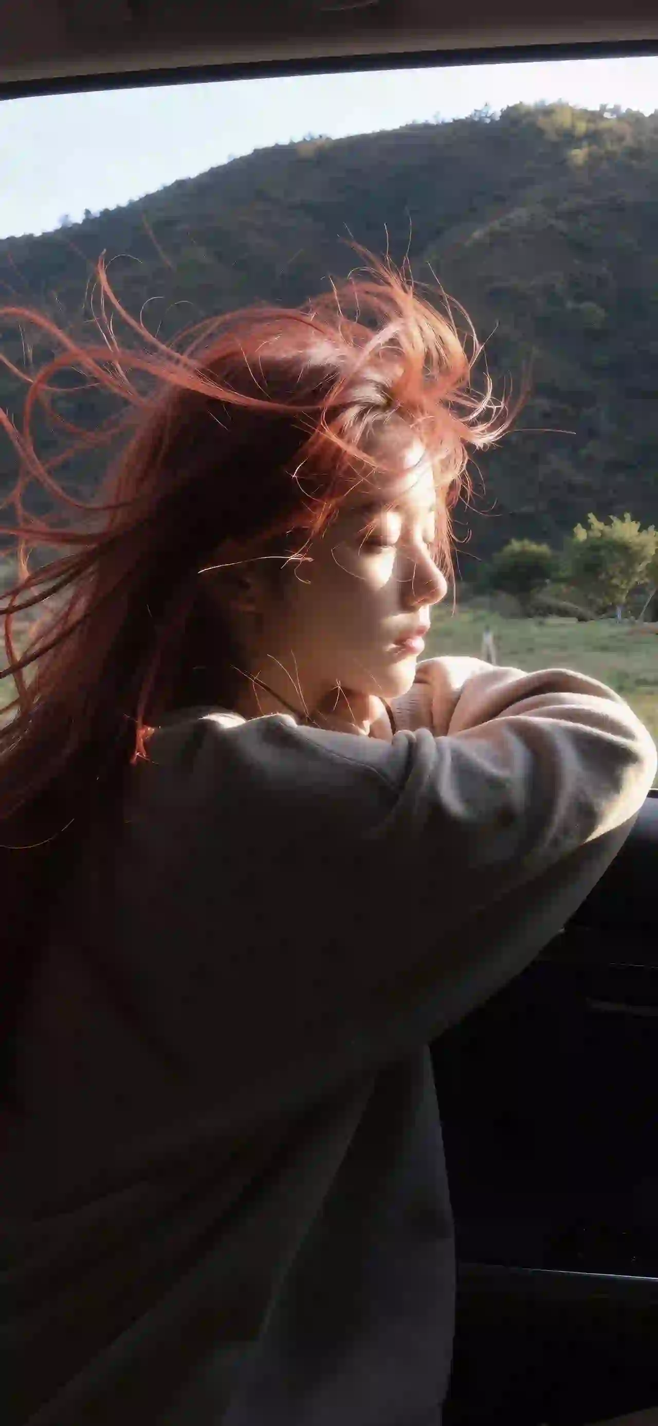 长发美女 凌乱的头发 红色头发 唯美
