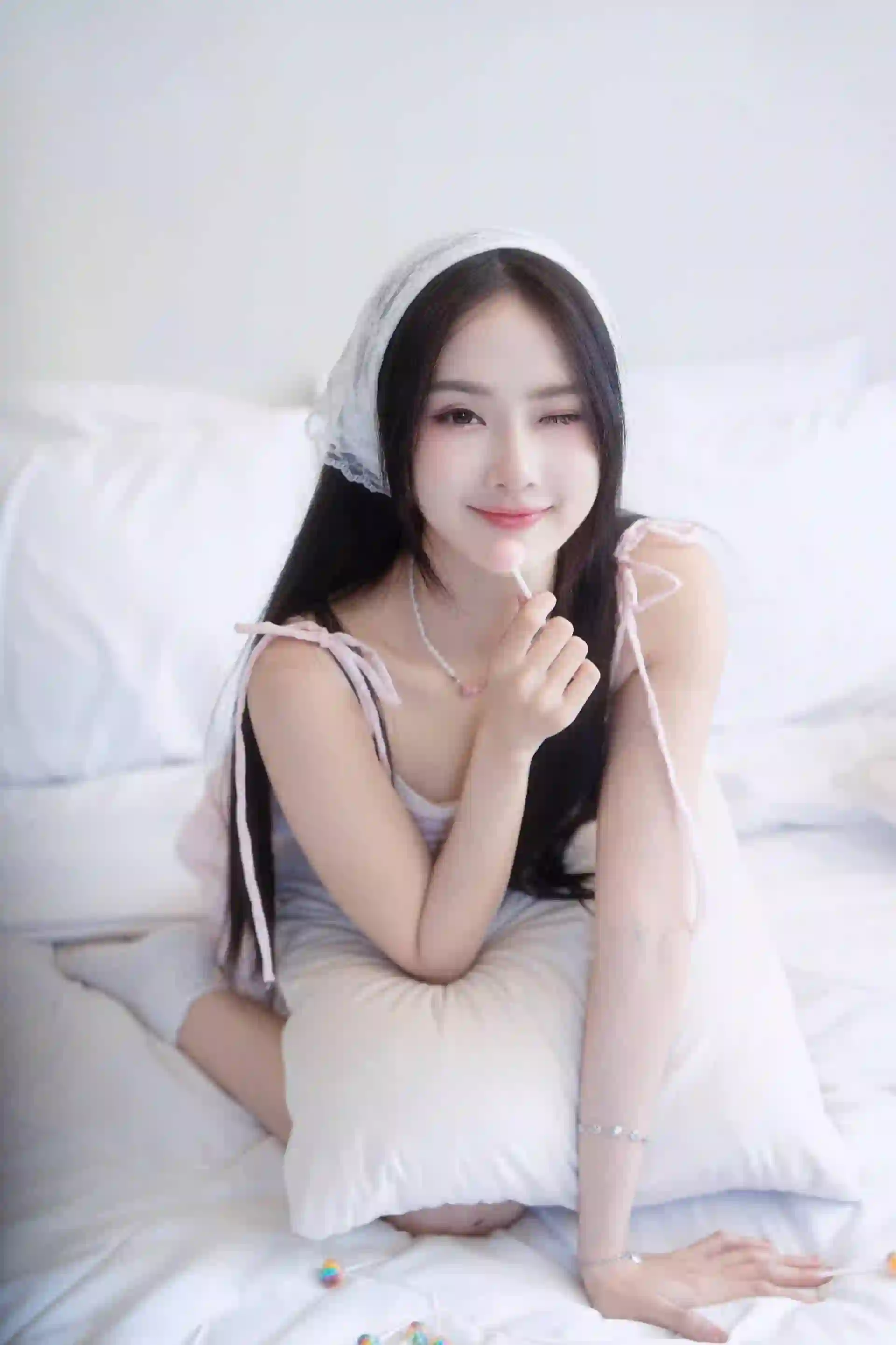 甜美少女 棒棒糖 头纱 床上写真 粉色调 清新