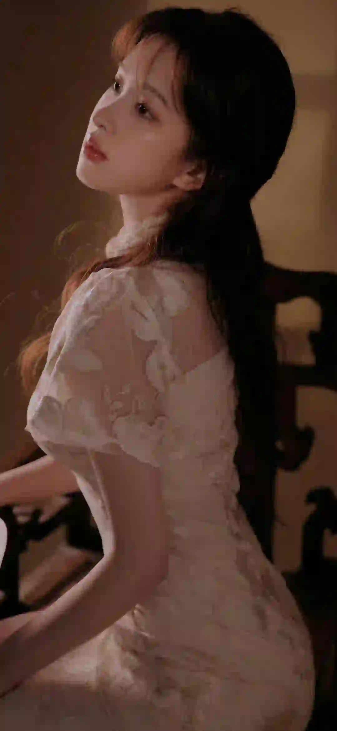 美女 长发美女 白色长裙美女 居家写真
