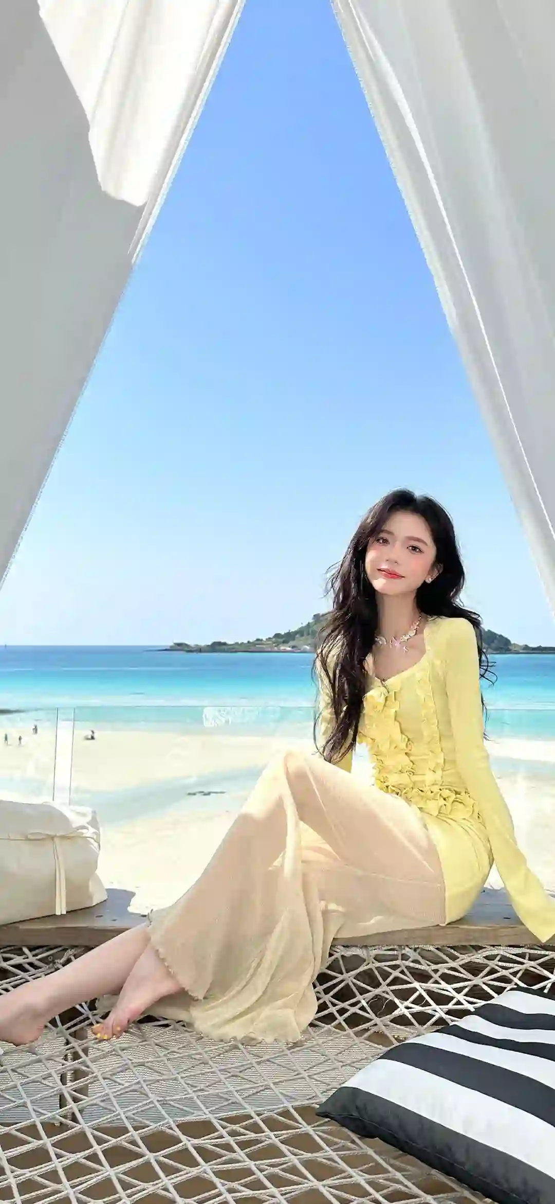 长发美腿女孩 海边 海水 