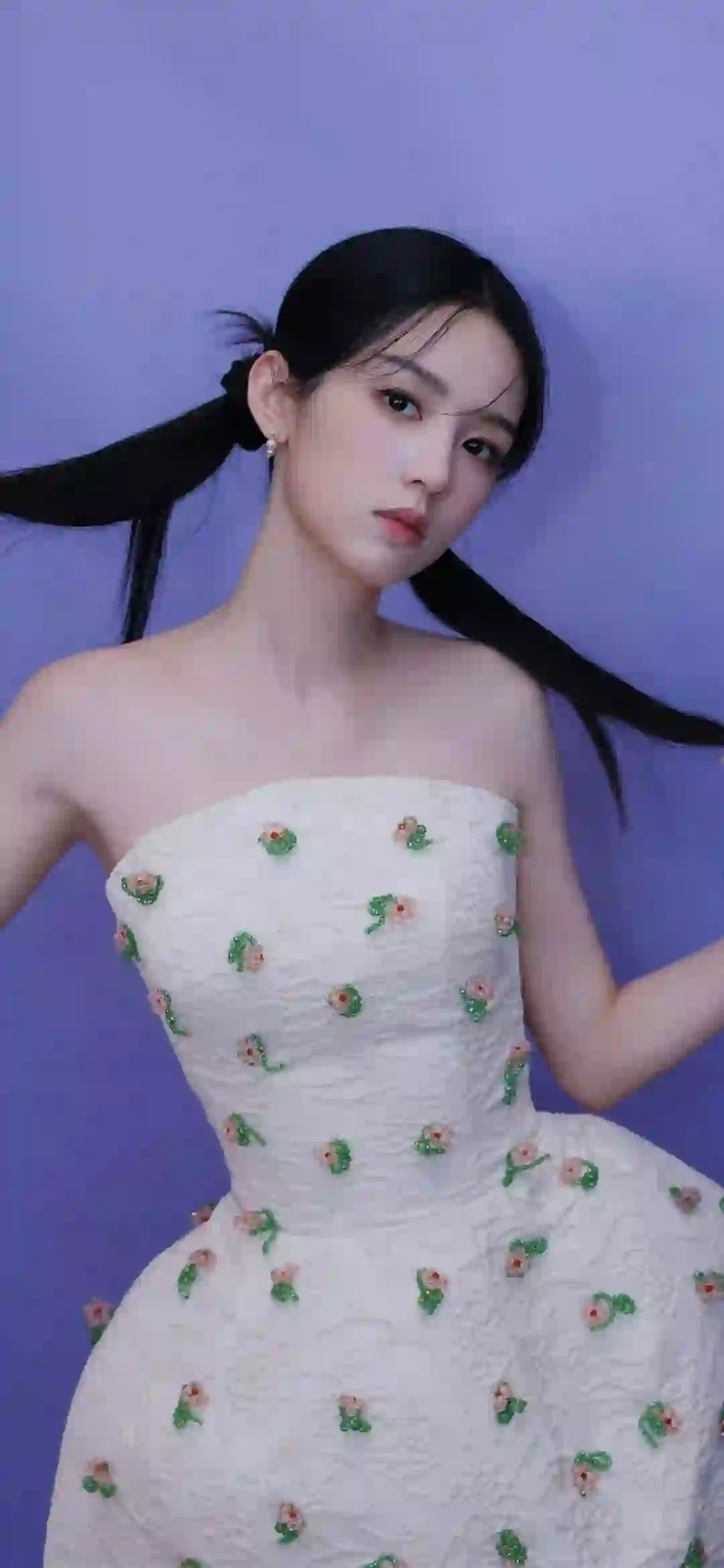 周也 长发清纯美女 抹胸长裙装扮 