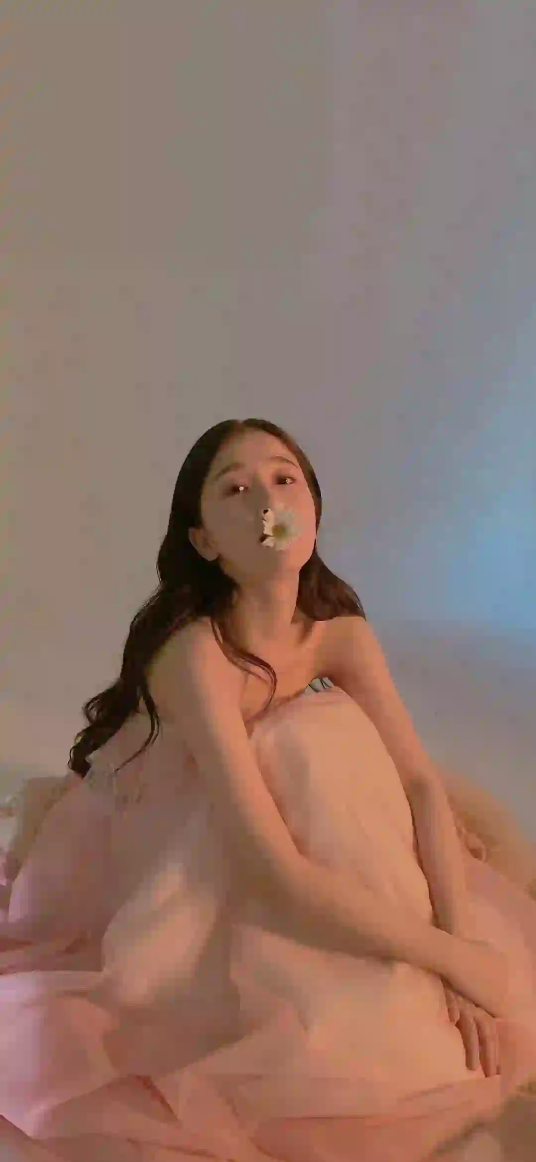 长发美女 粉红色长裙 居家