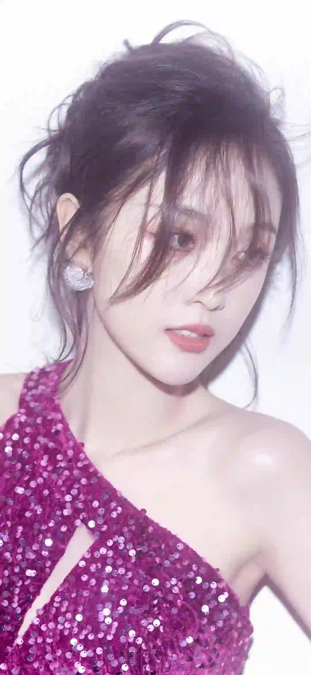 明星壁纸 吴宣仪 长发美女 红色晚礼服 性感美女 时尚穿搭