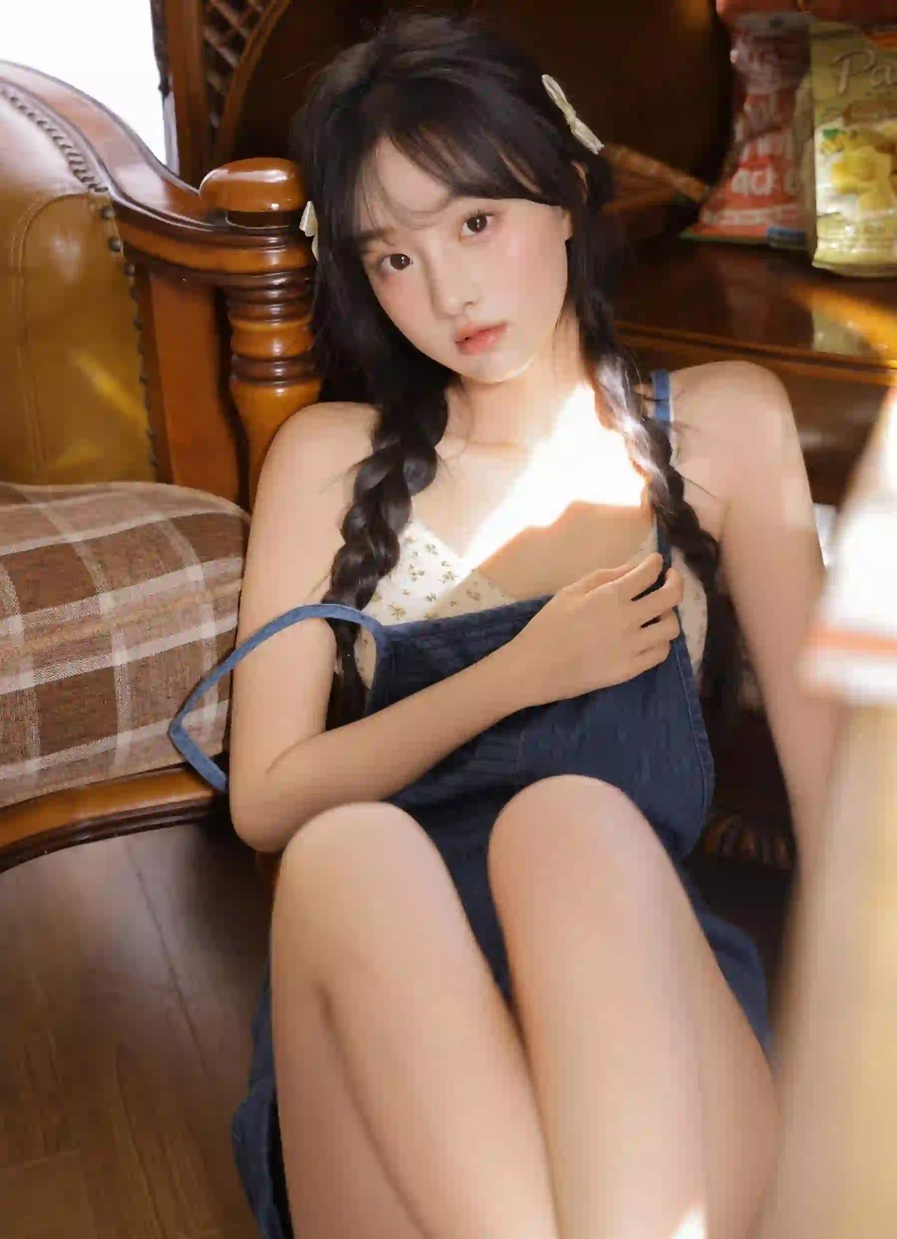 甜美女孩 双马尾女孩 牛仔穿搭 光影 居家