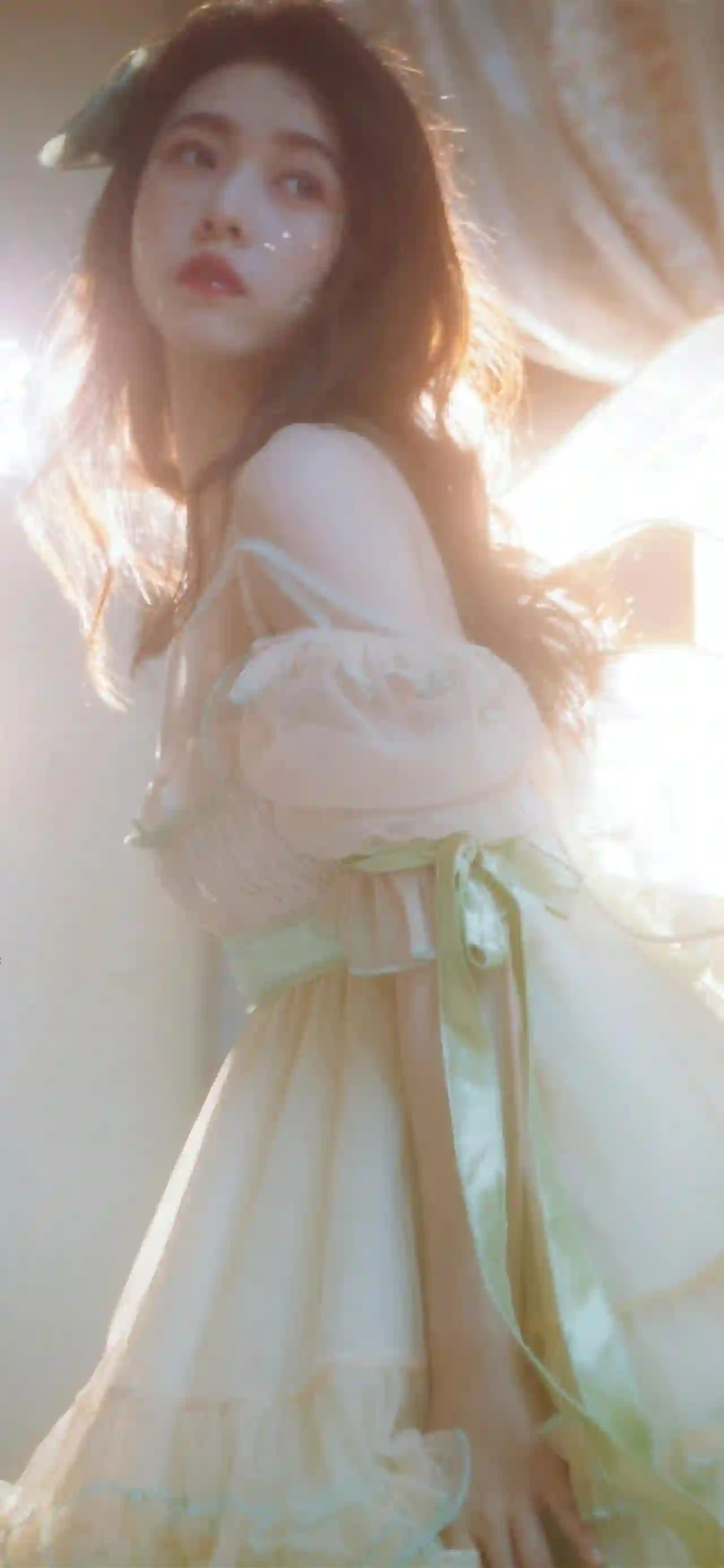 长发白裙美女 回头 阳光 朦胧美 唯美