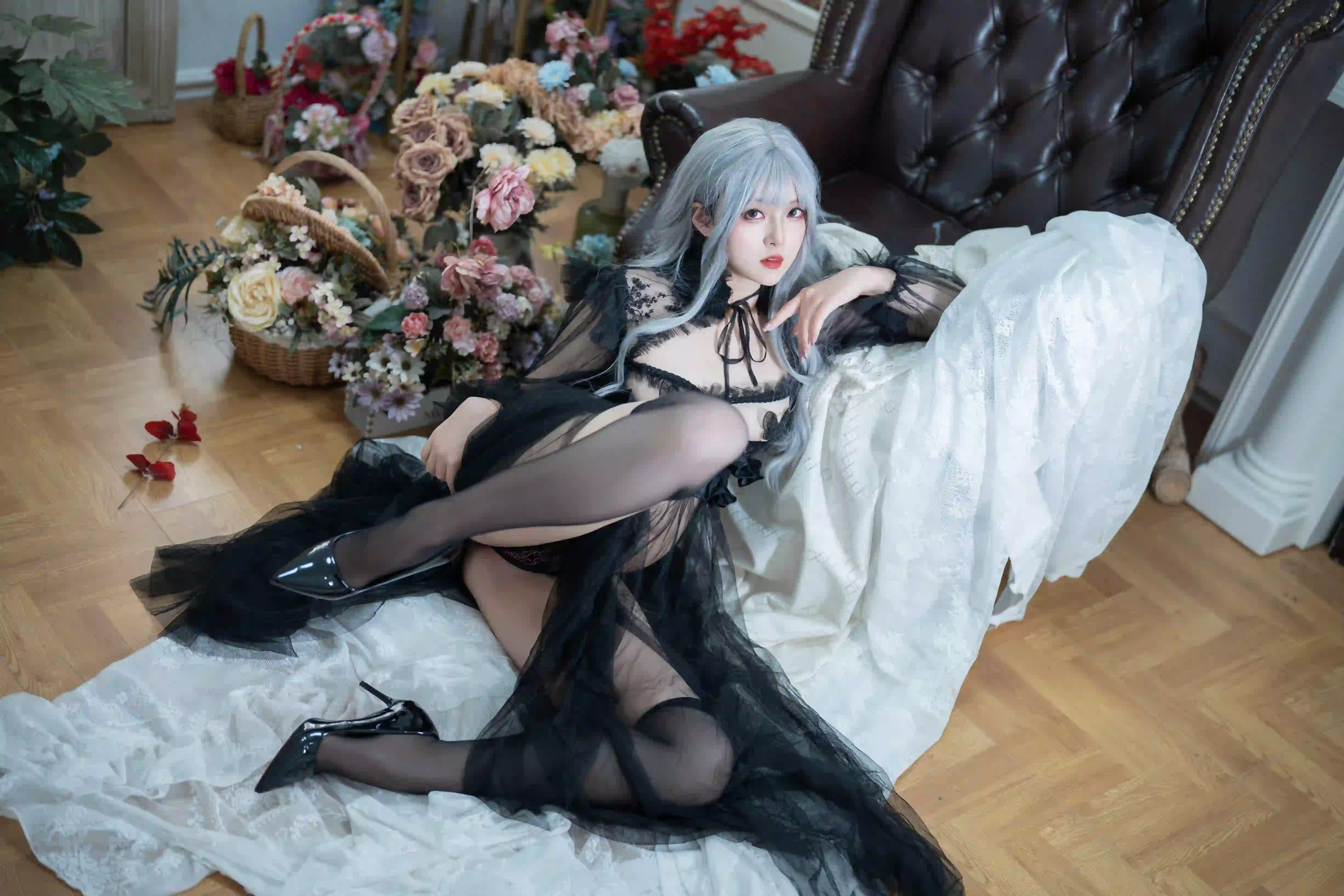 白发黑丝美女 coser 白色长发 黑色裙子 黑丝高跟