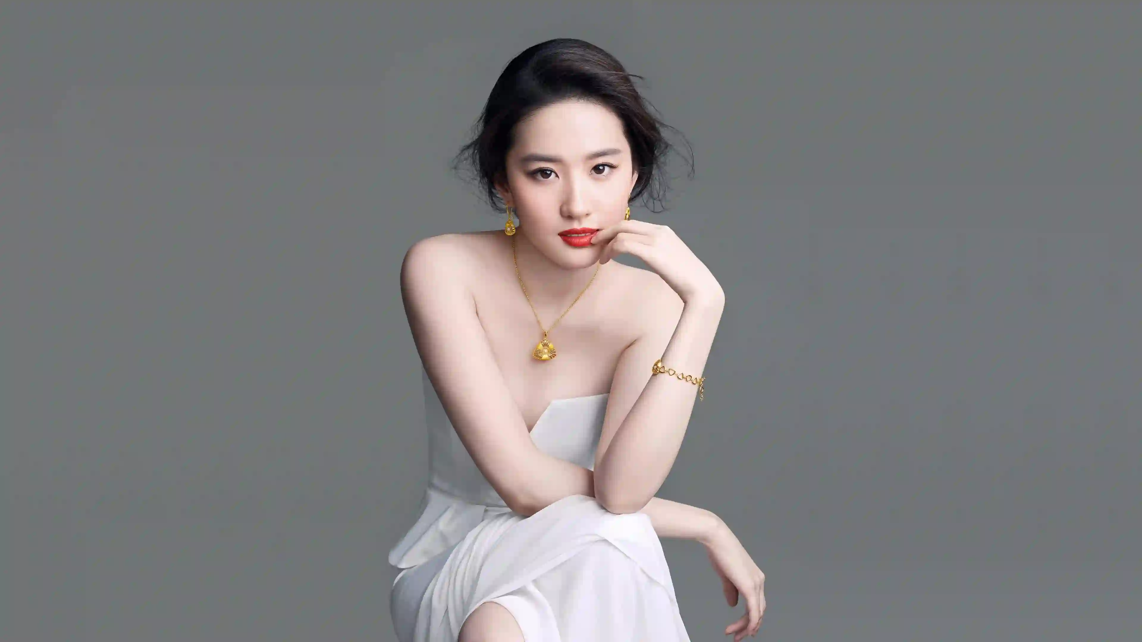 长发性感美女 白色抹胸长裙 性感 刘亦菲 女神