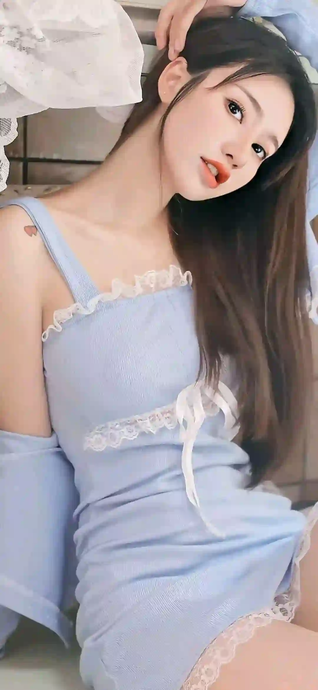 美女 蓝色吊带裙 居家 清纯