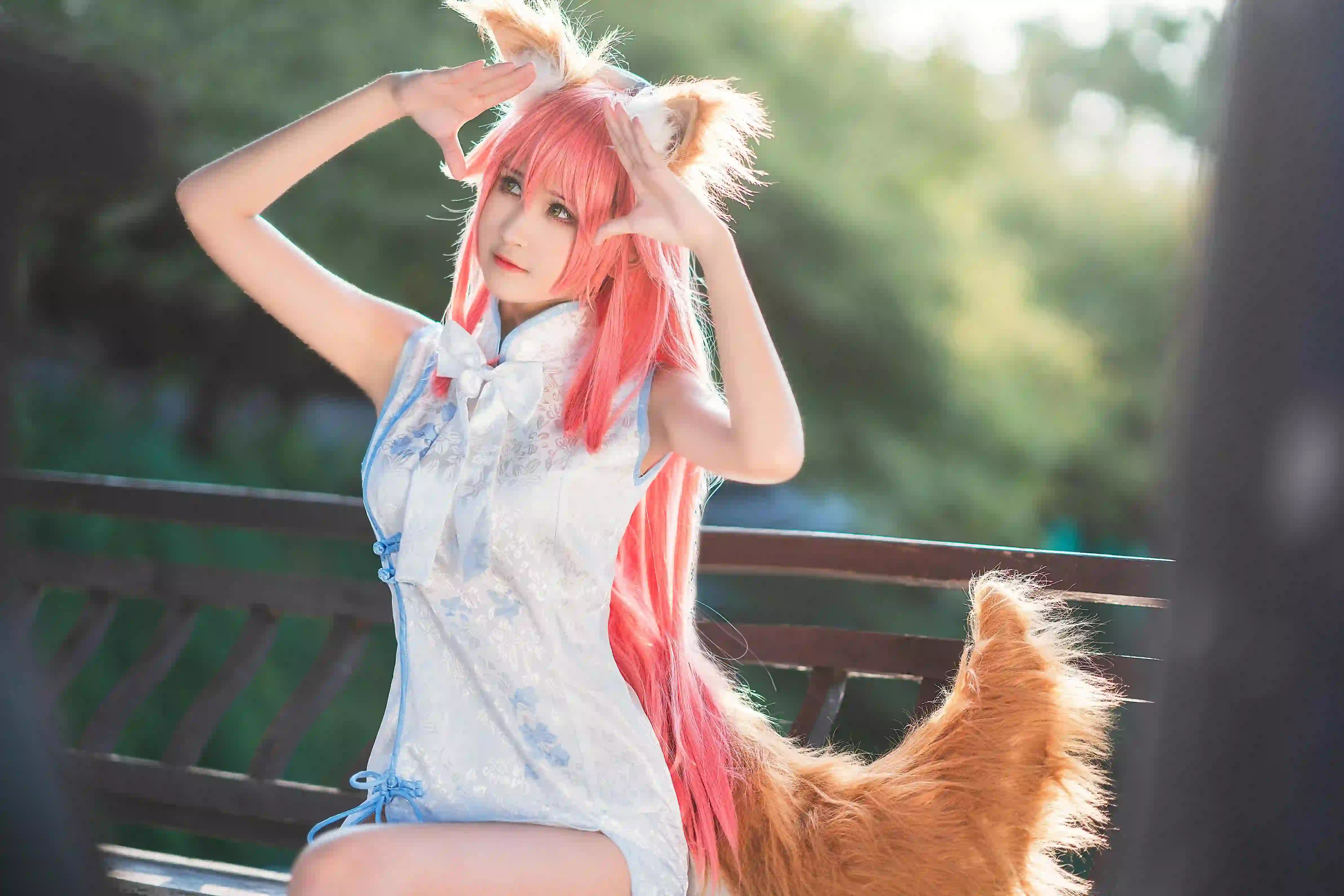 cosplay 长发女孩 狐狸耳朵 尾巴 旗袍 可爱女孩