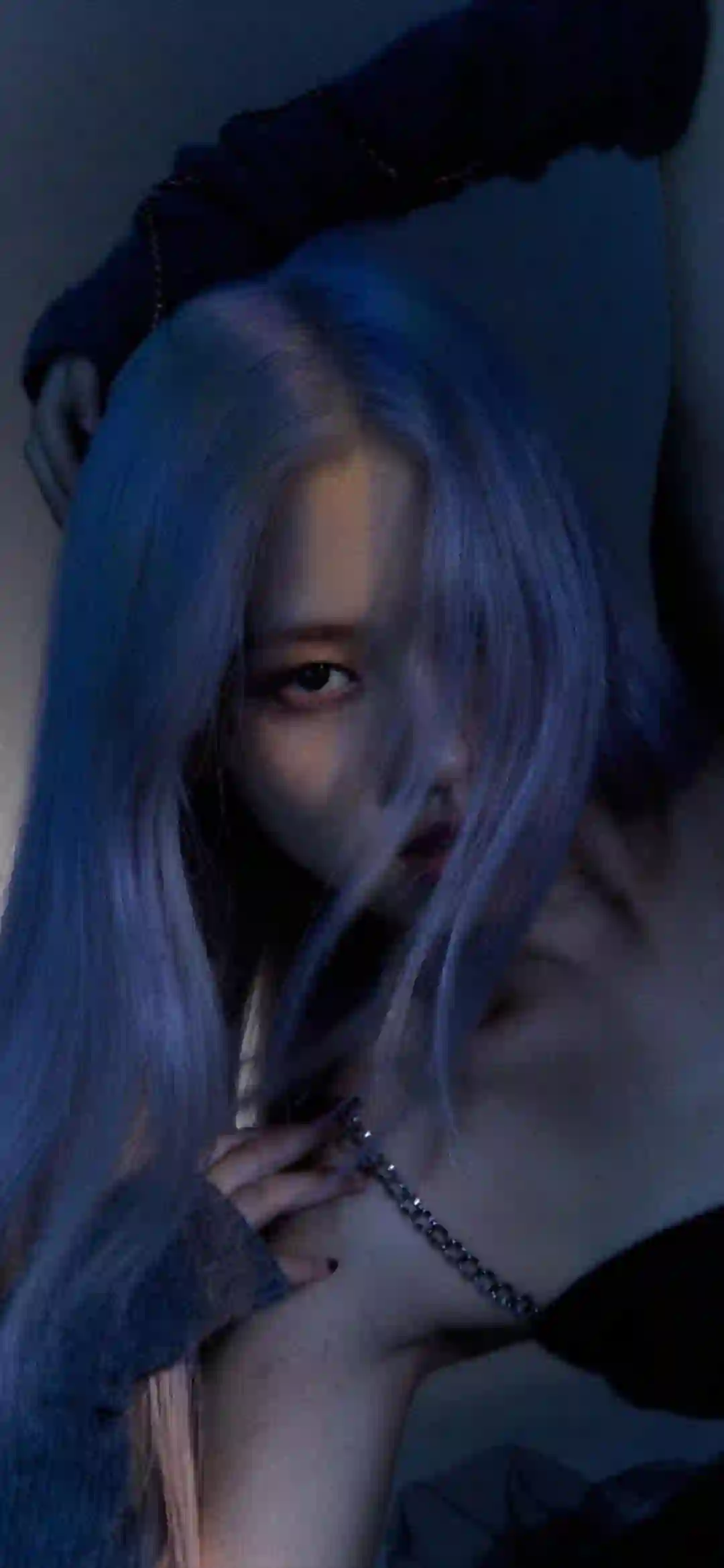 蓝色长发 性感美女 吊带
