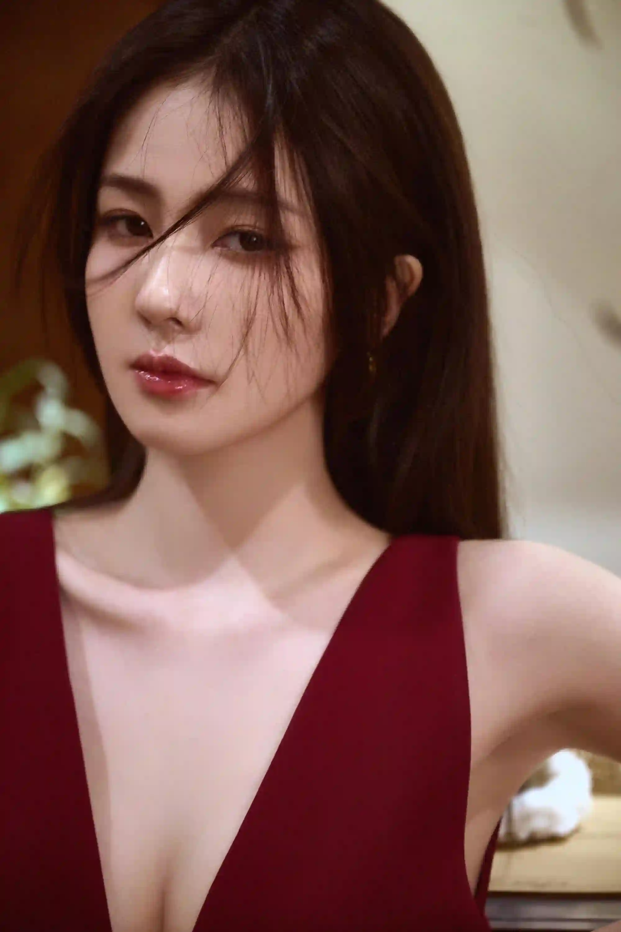 长发美女 白鹿 明星美女 红色裙子