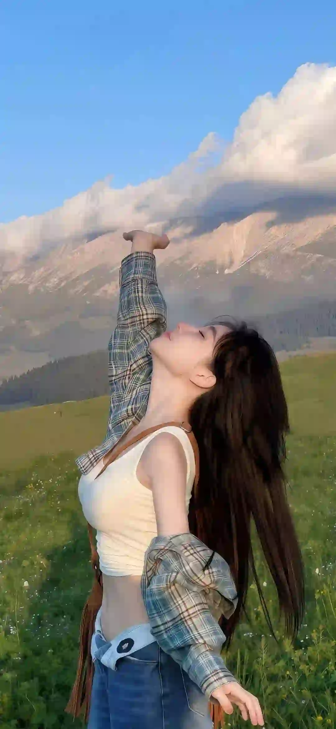 长发性感美女 户外写真 草原 青春活力