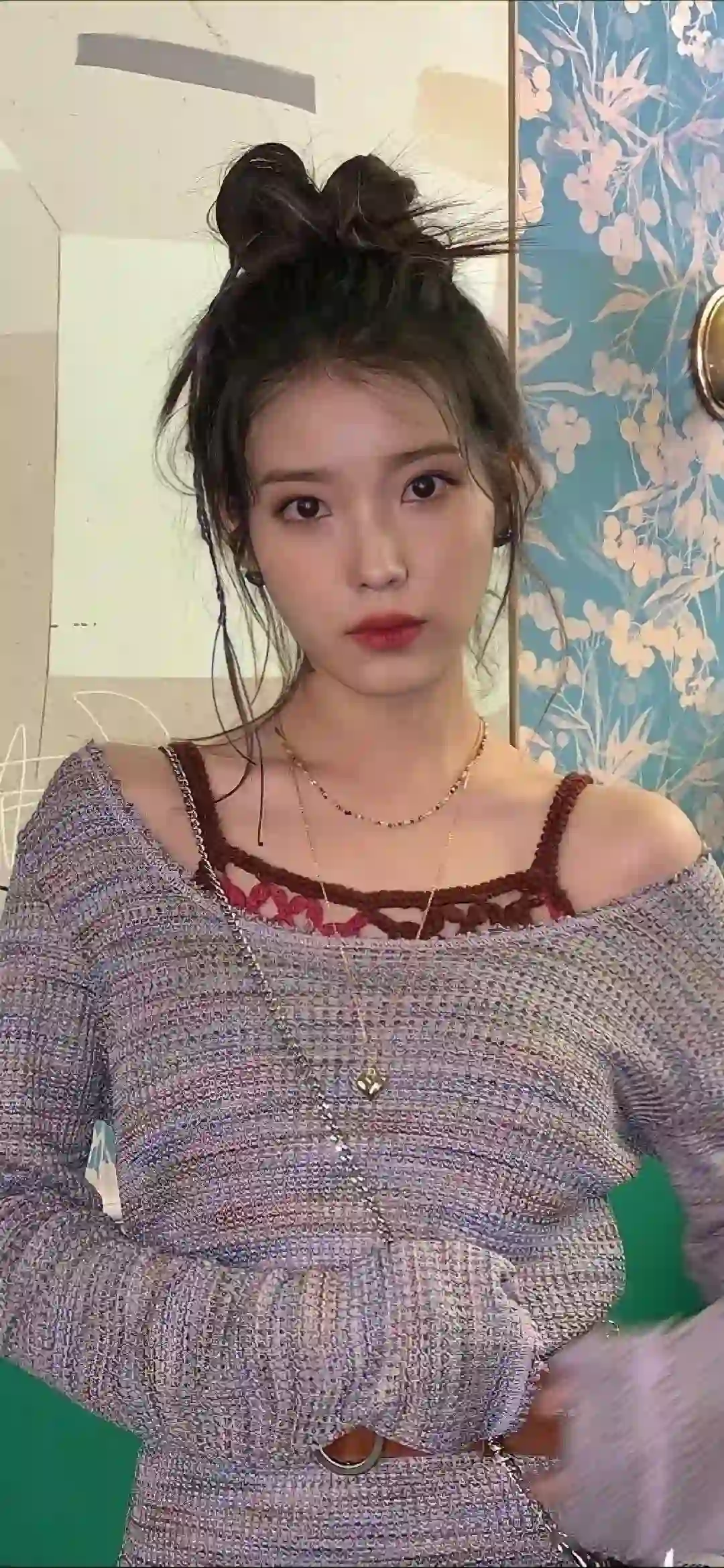 韩国美女明星 IU 李知恩 毛线衣 个性穿搭