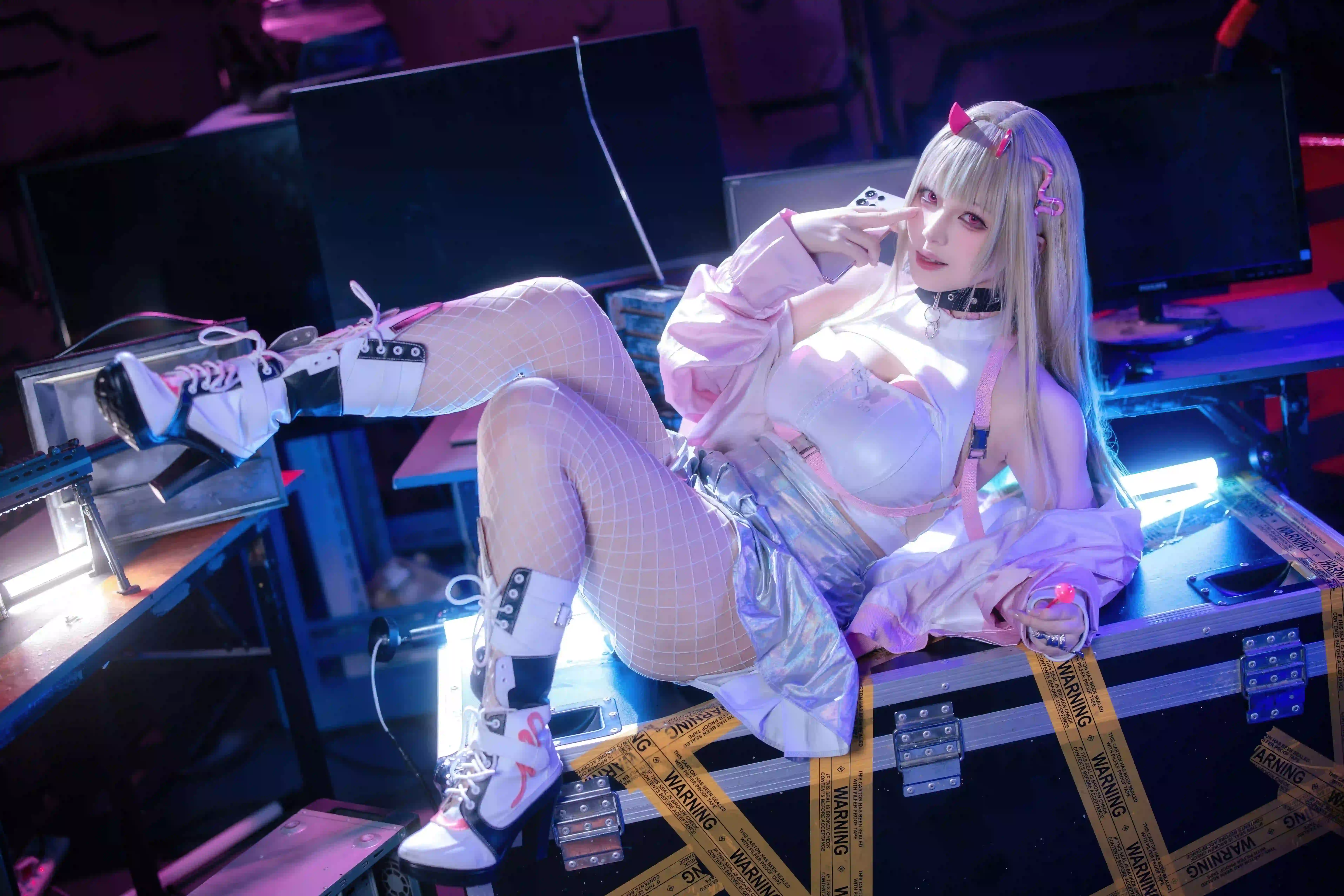可爱女孩 长发性感美女 长腿美女 恶魔角 渔网袜 渐变衣服