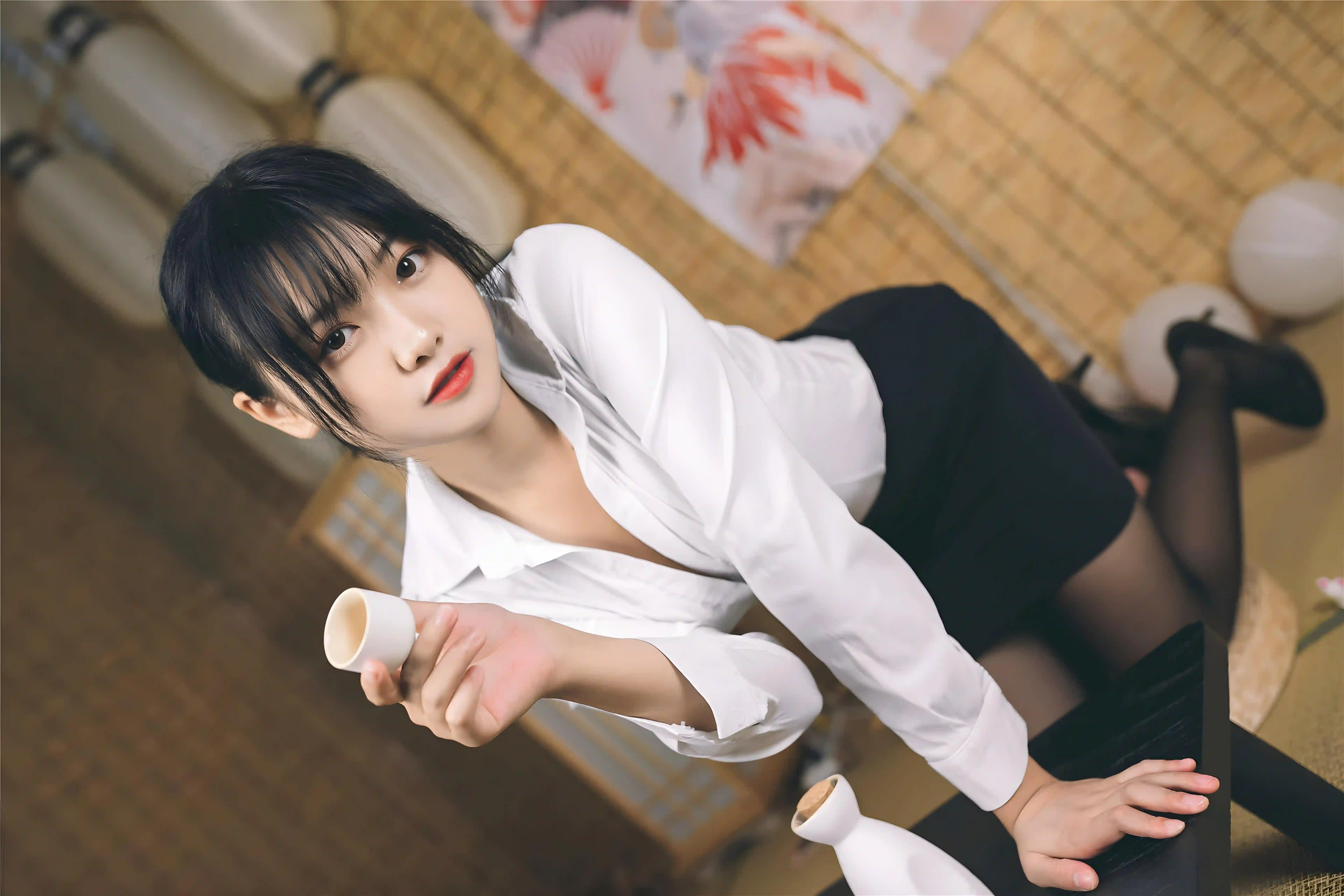 长发黑丝美女 性感美女 工作装 白色衣服 黑色短裙 
