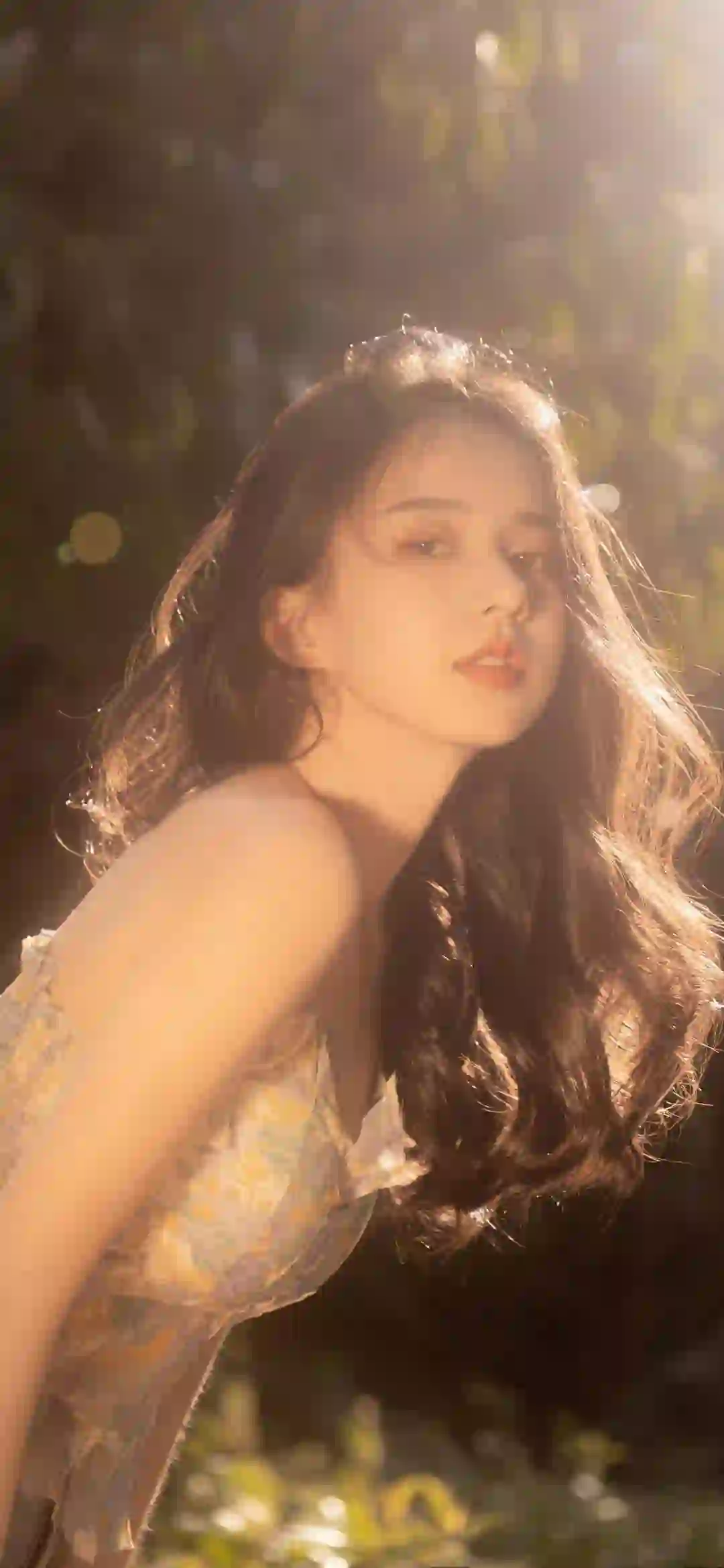 长发美女 吊带美女 阳光 暖色调