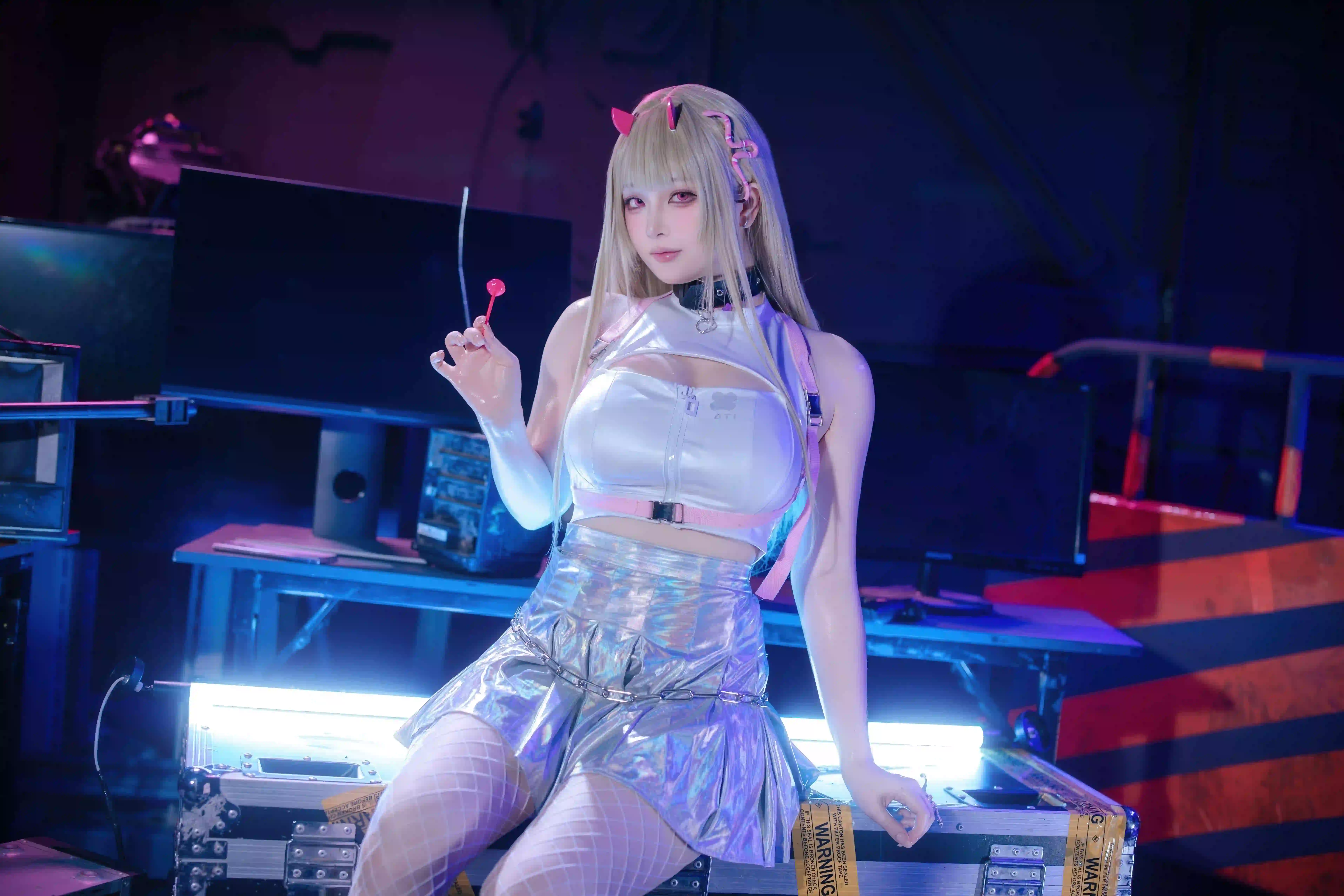 棒棒糖 长发性感美女 长腿美女 恶魔角 渔网袜 渐变衣服