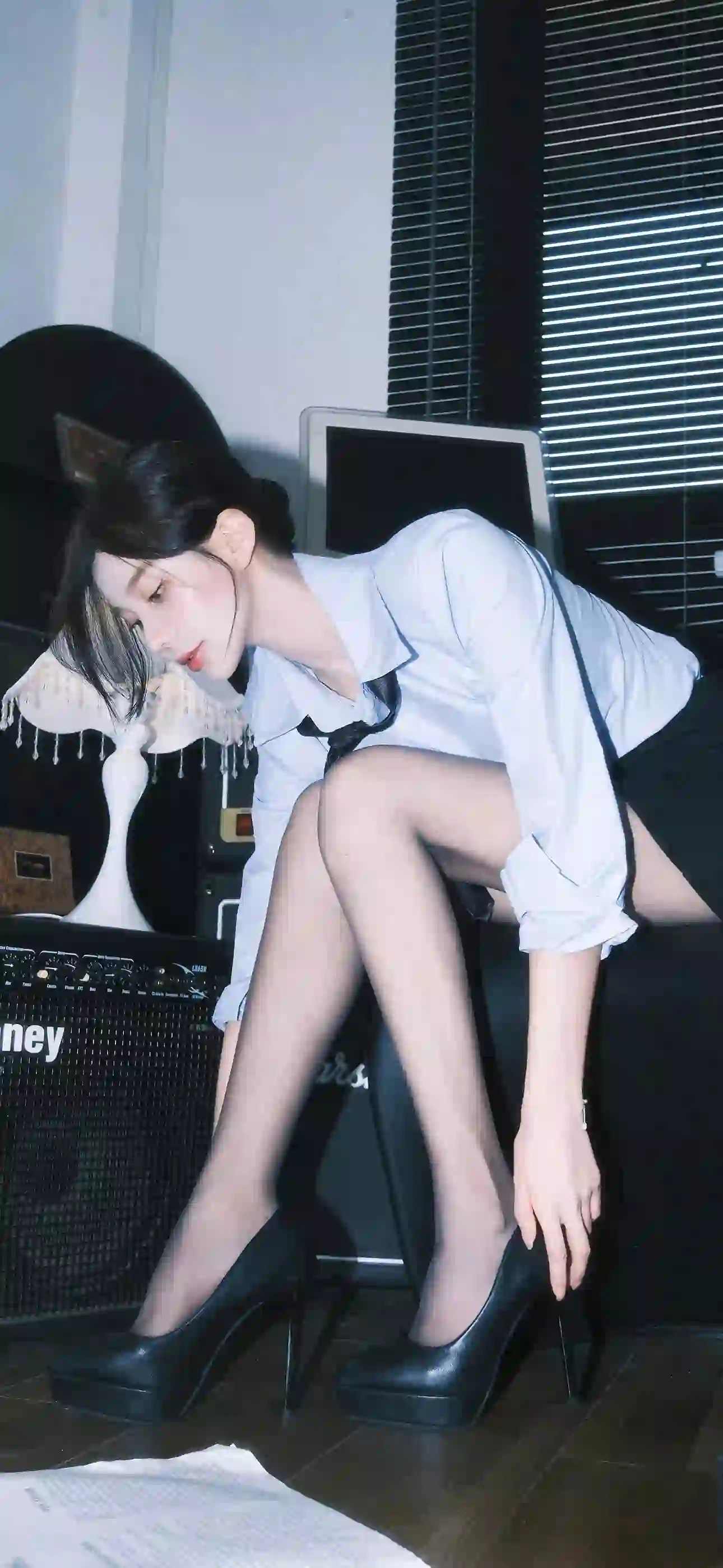 白色衬衫 工作装 职业装 丝袜高跟鞋 性感 长腿美女 丝袜