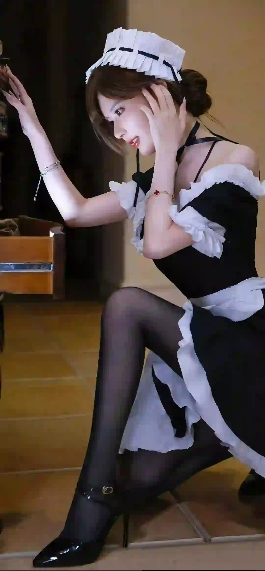 美女 长发美女 女仆装 黑丝美腿