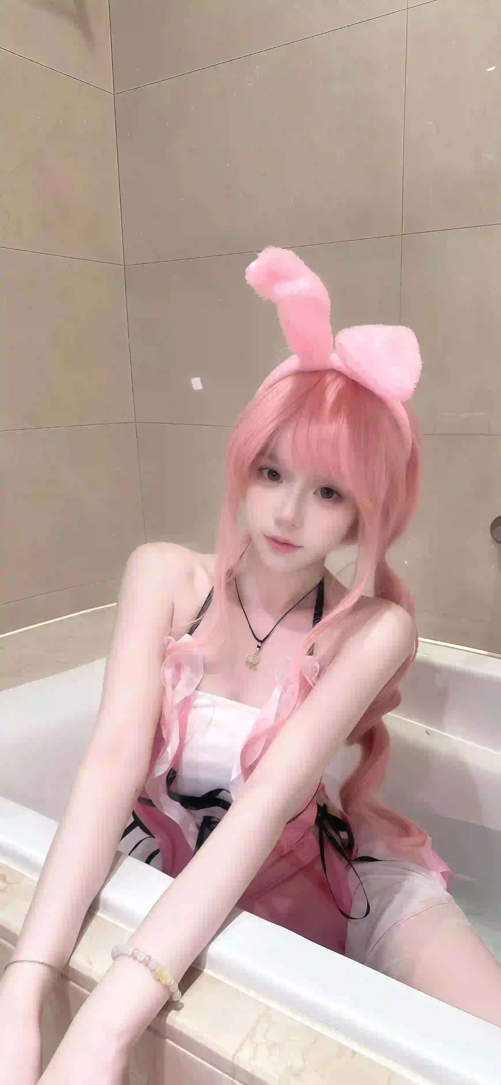 coser 长发美女 居家写真 长腿美女 