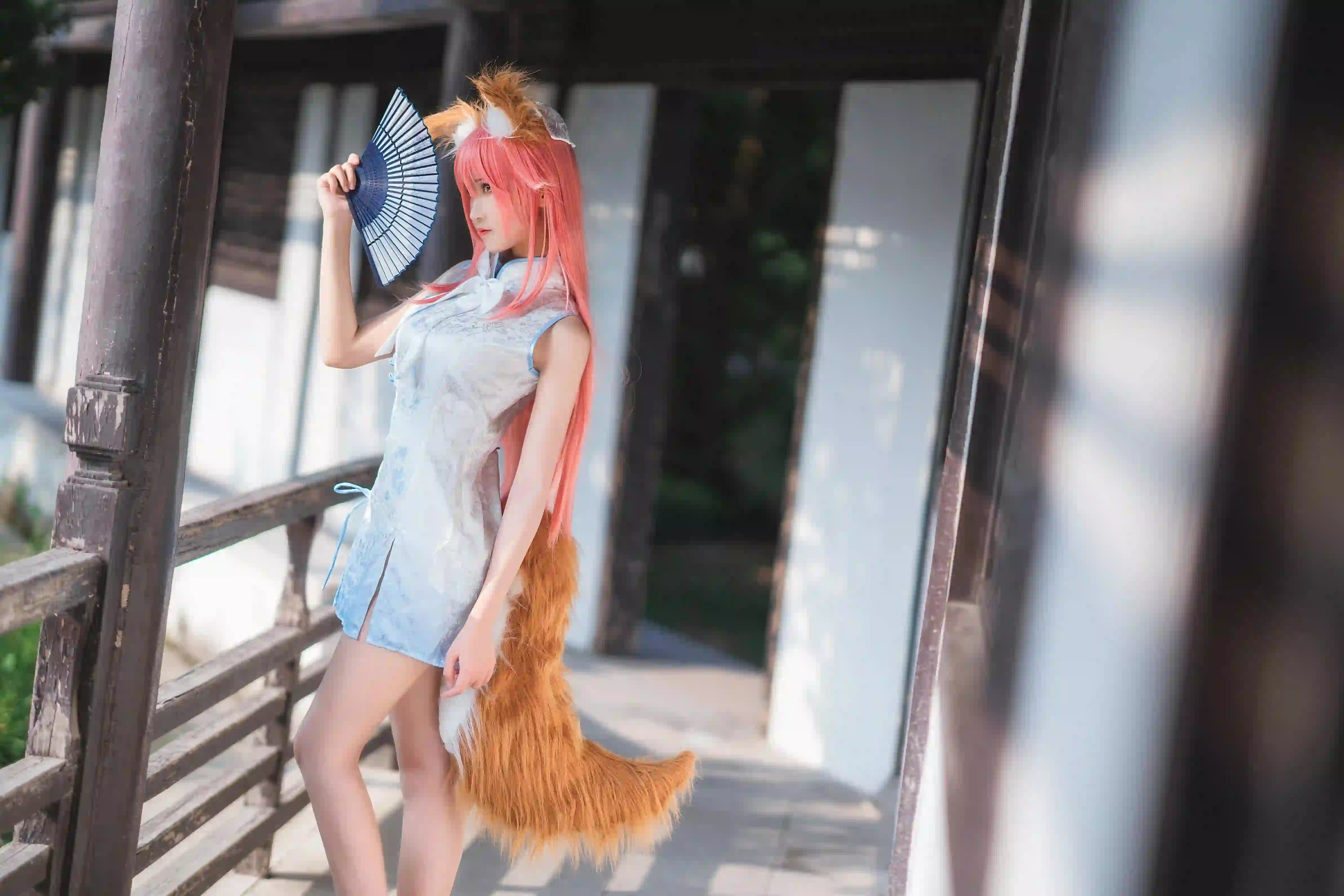 cosplay 长发女孩 狐狸耳朵 尾巴 旗袍 优雅