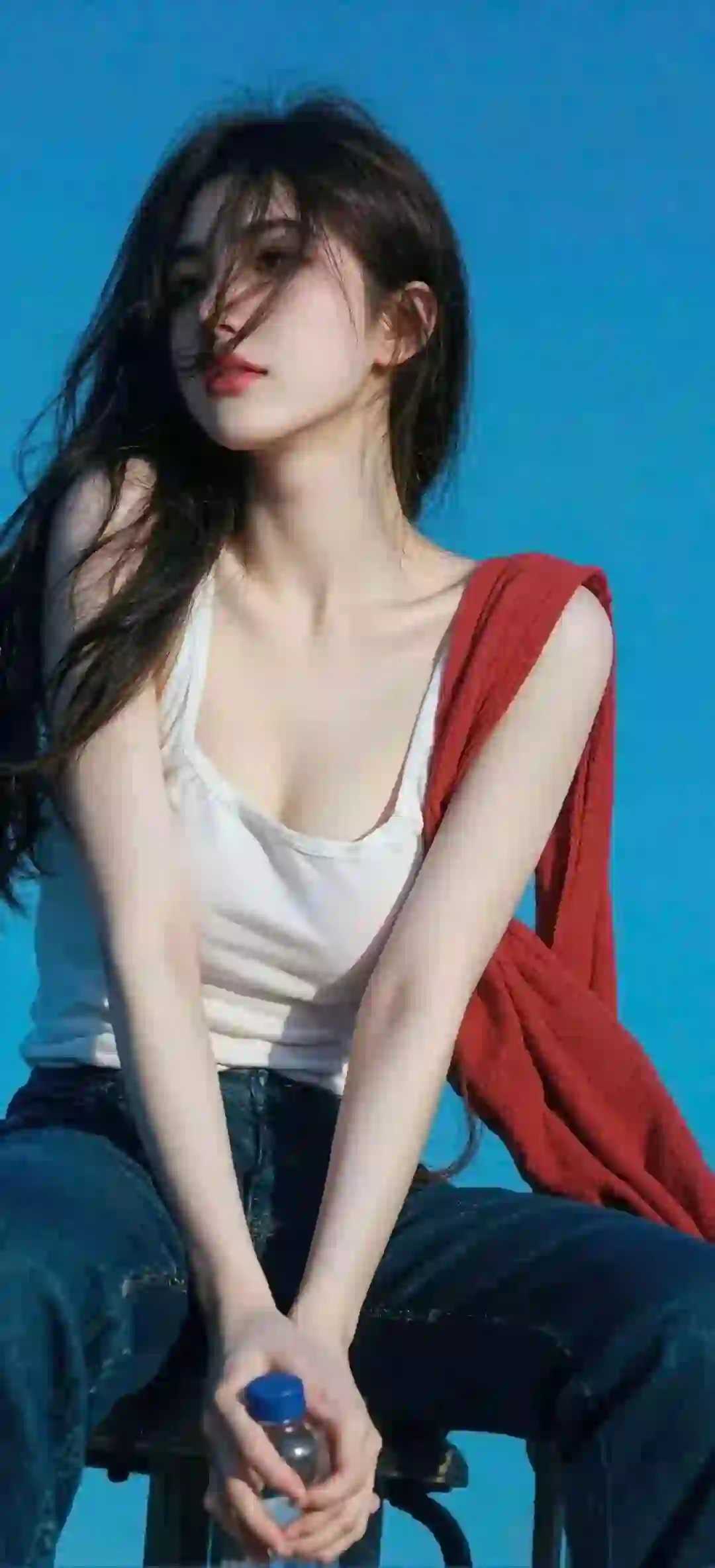 美女 长发美女 红色衣服 白色内搭