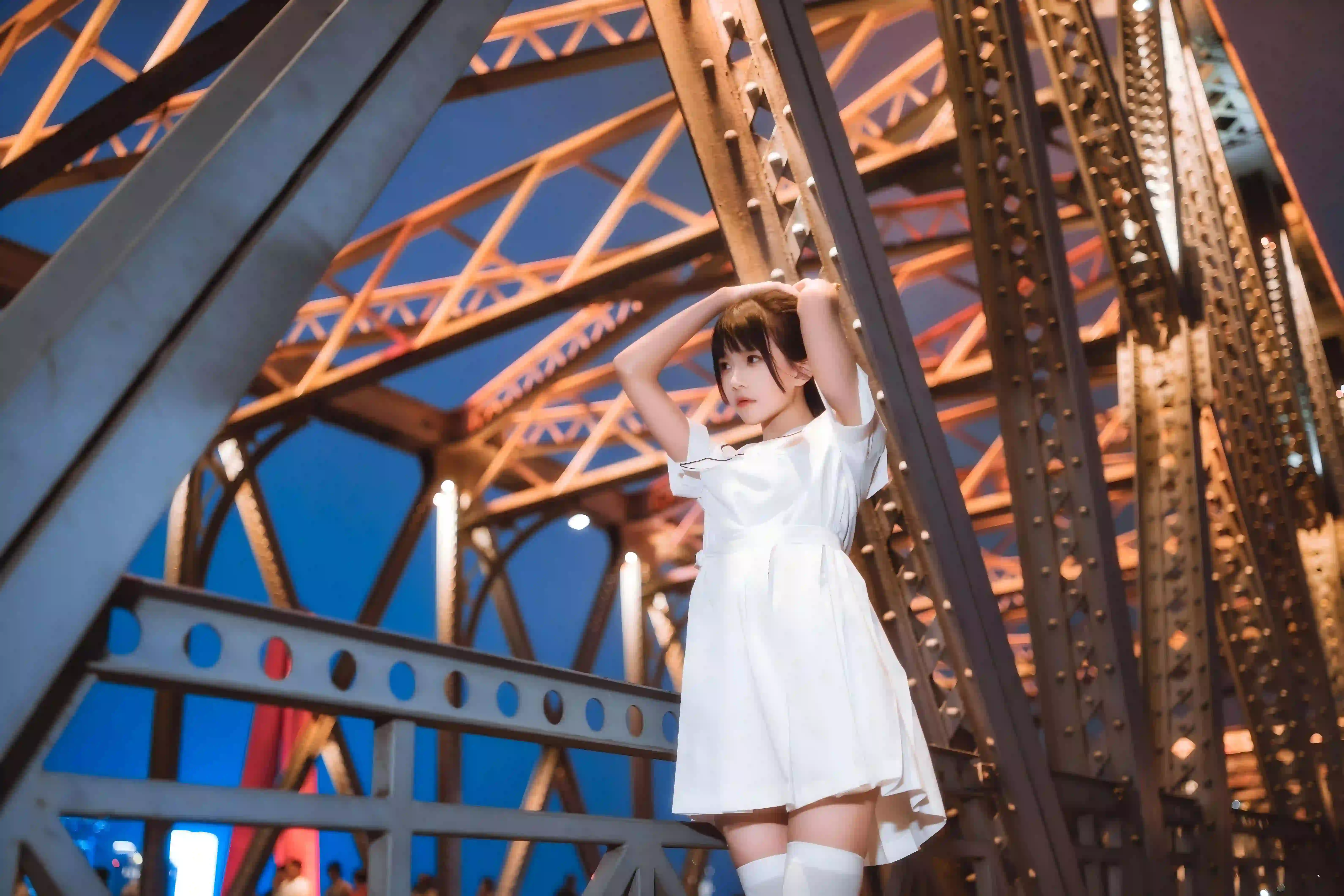 长发美女 清纯 可爱 纯欲 白色衣服 户外