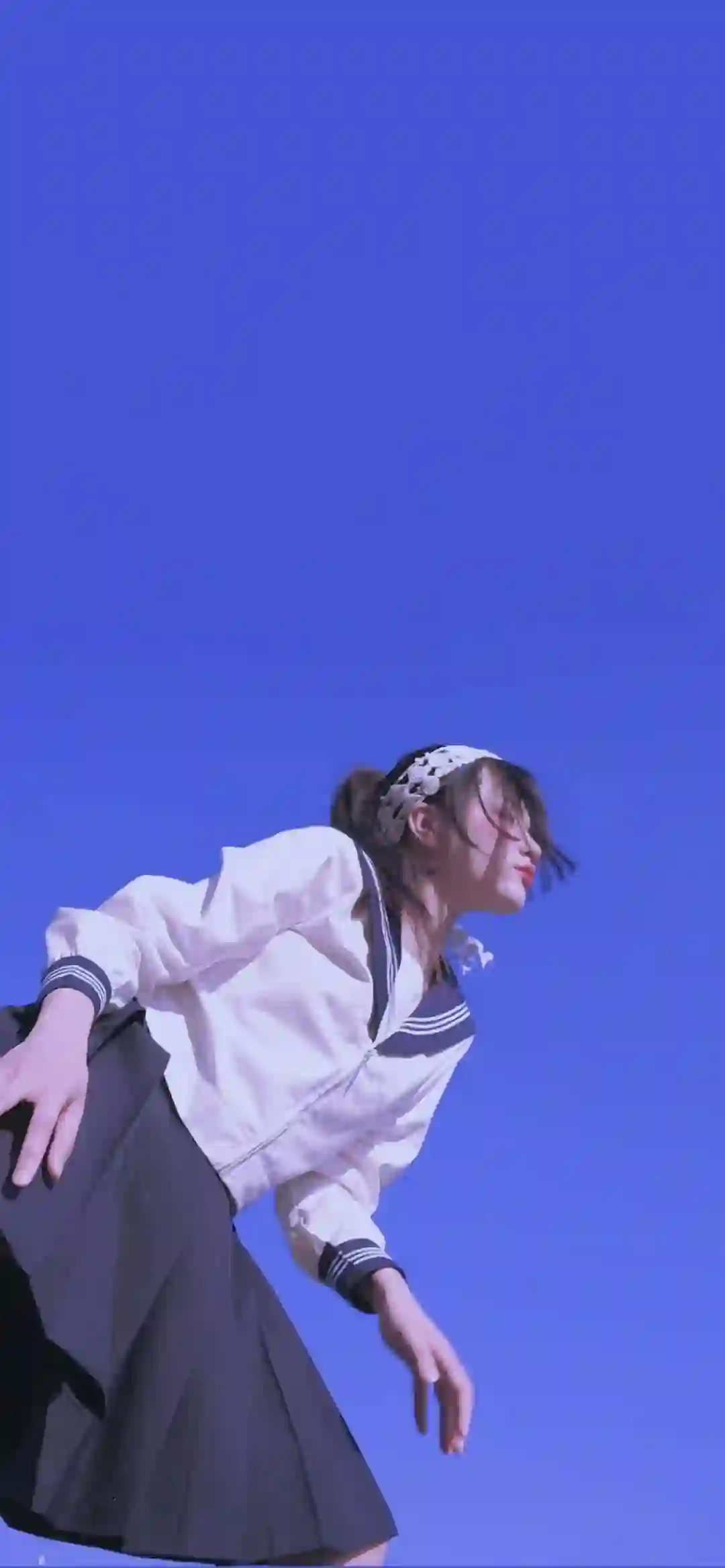 美女 长发美女 白云 黑色短裙 白色衬衫