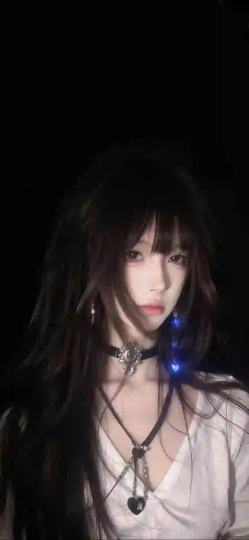 长发美女 蓝色宝石耳坠 清纯女孩