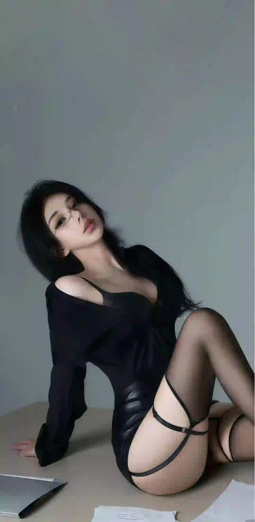 黑色丝袜美女 长发美女 性感穿搭