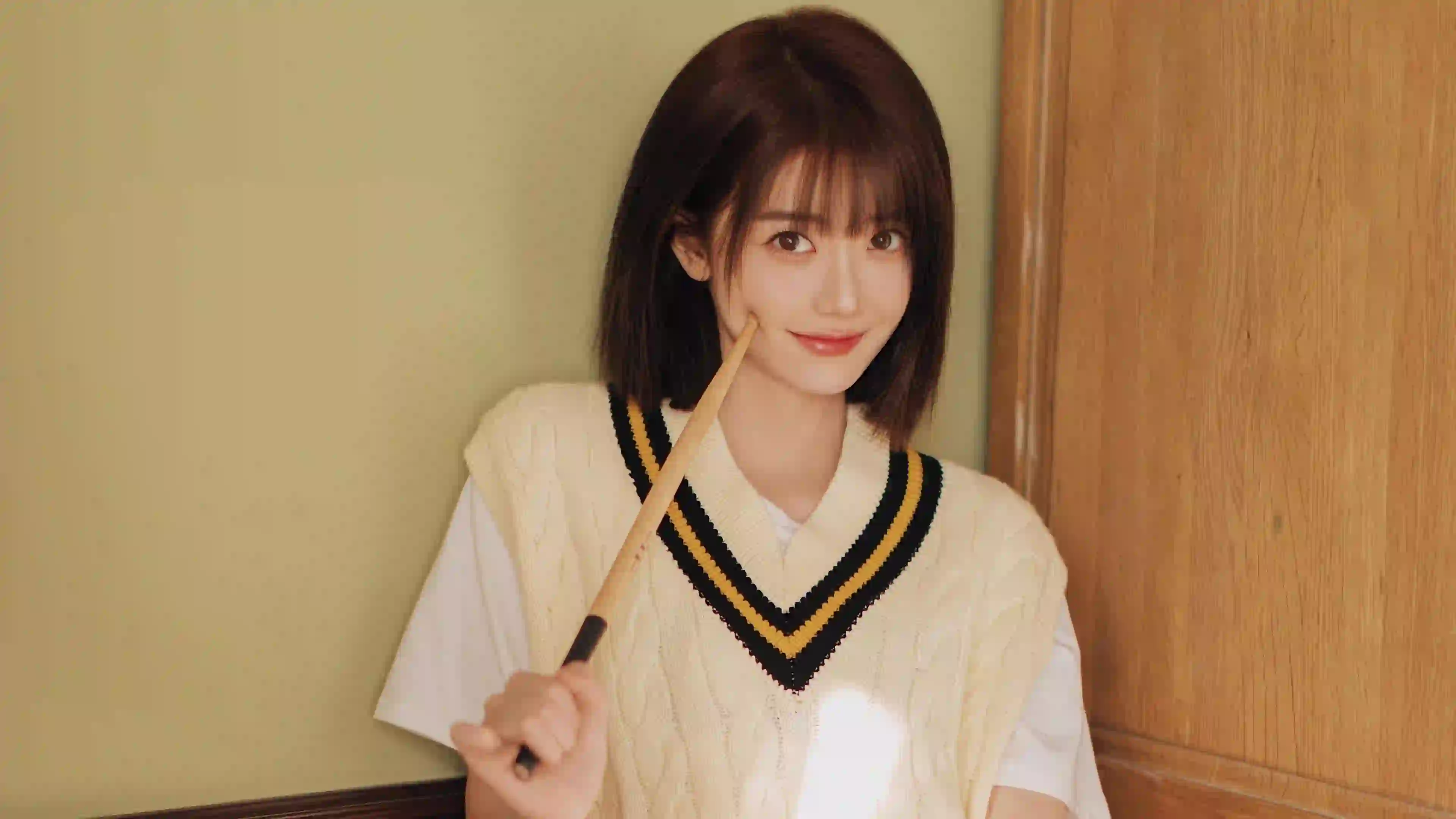 可爱甜美女孩 居家 甜美 微笑 学生装