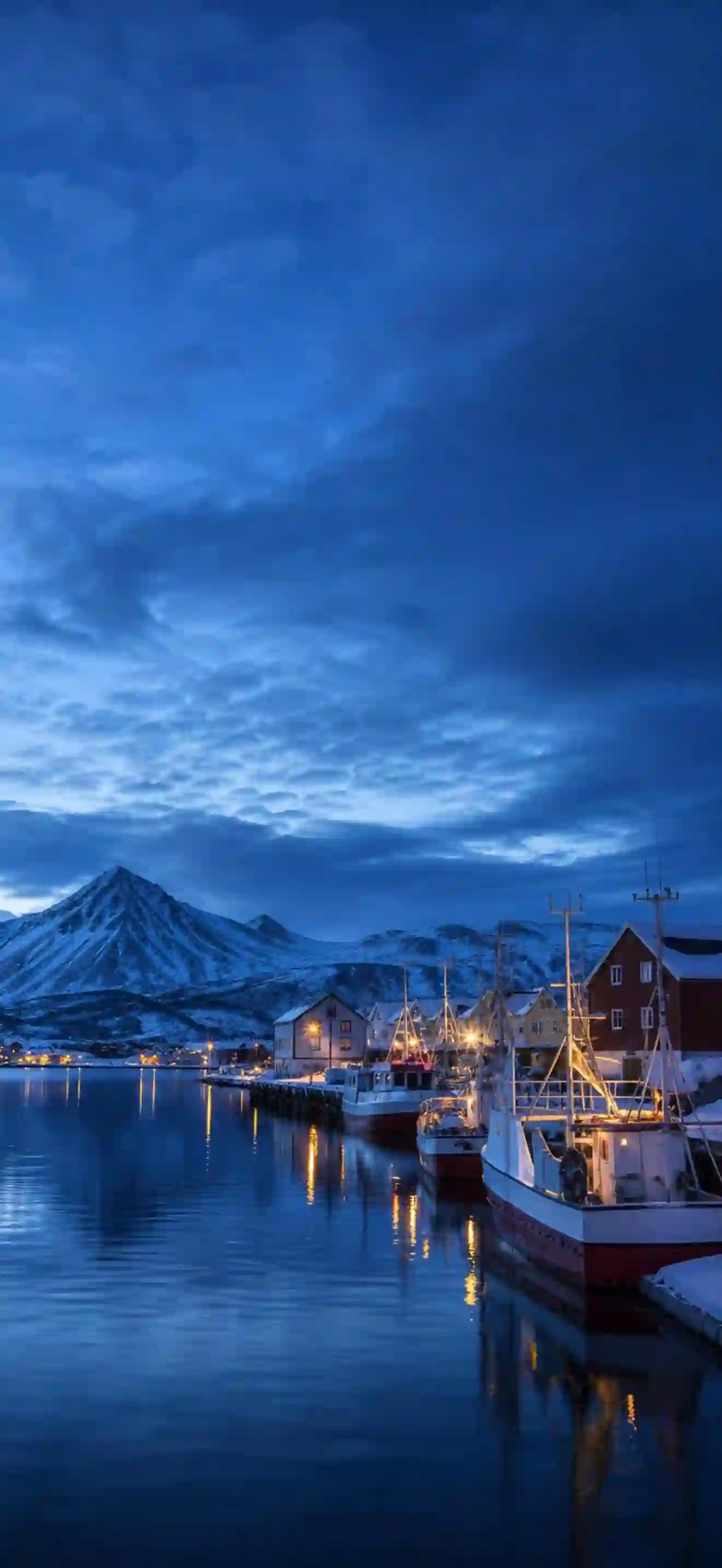 北欧 海港 雪山 蓝调夜景 治愈 风景壁纸
