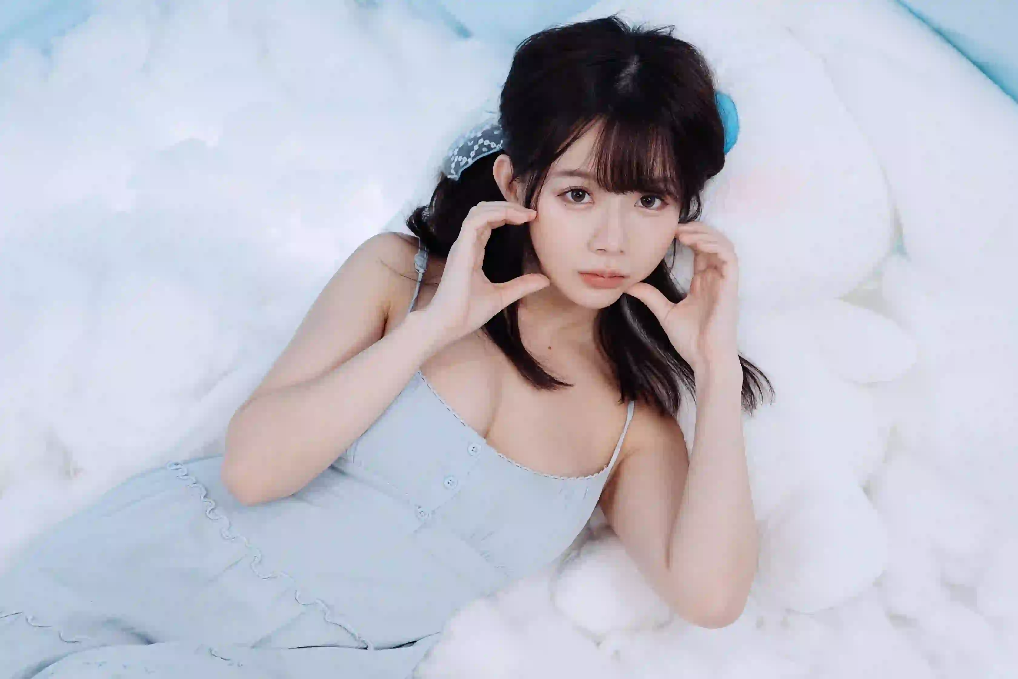 长发性感美女 居家写真 吊带美女 可爱 3
