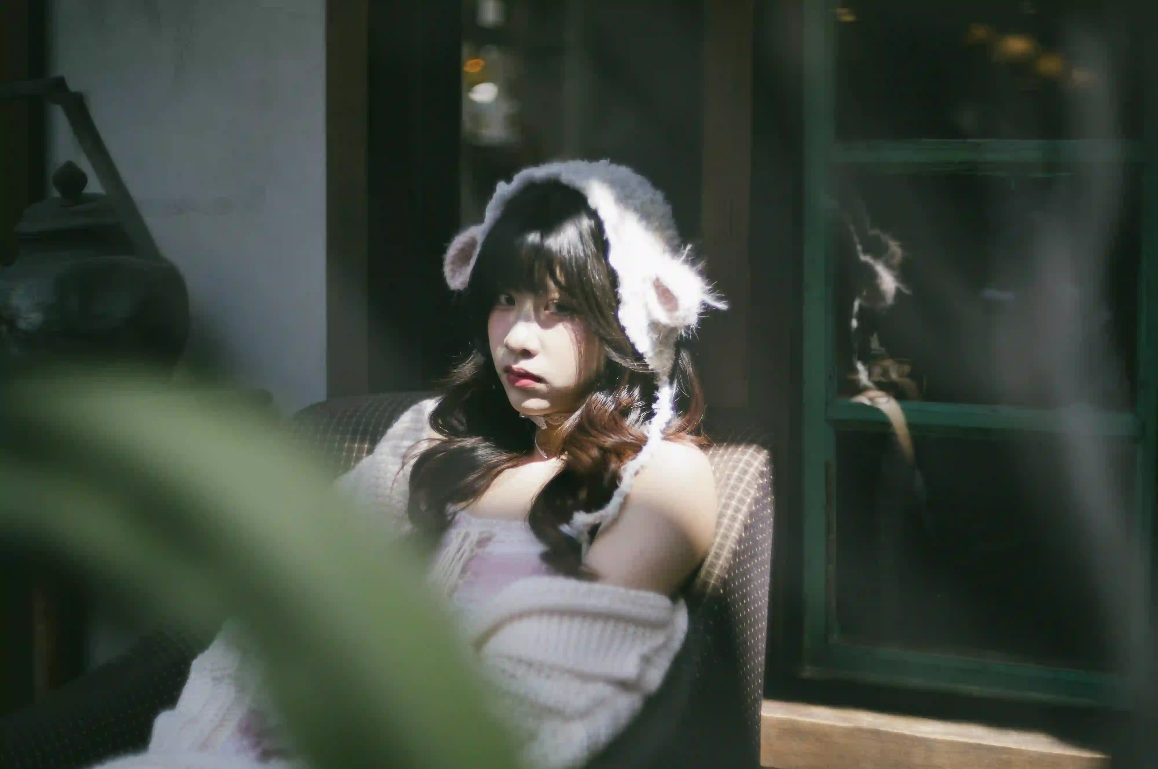窗边少女 耳罩写真 暖光人像 温馨治愈