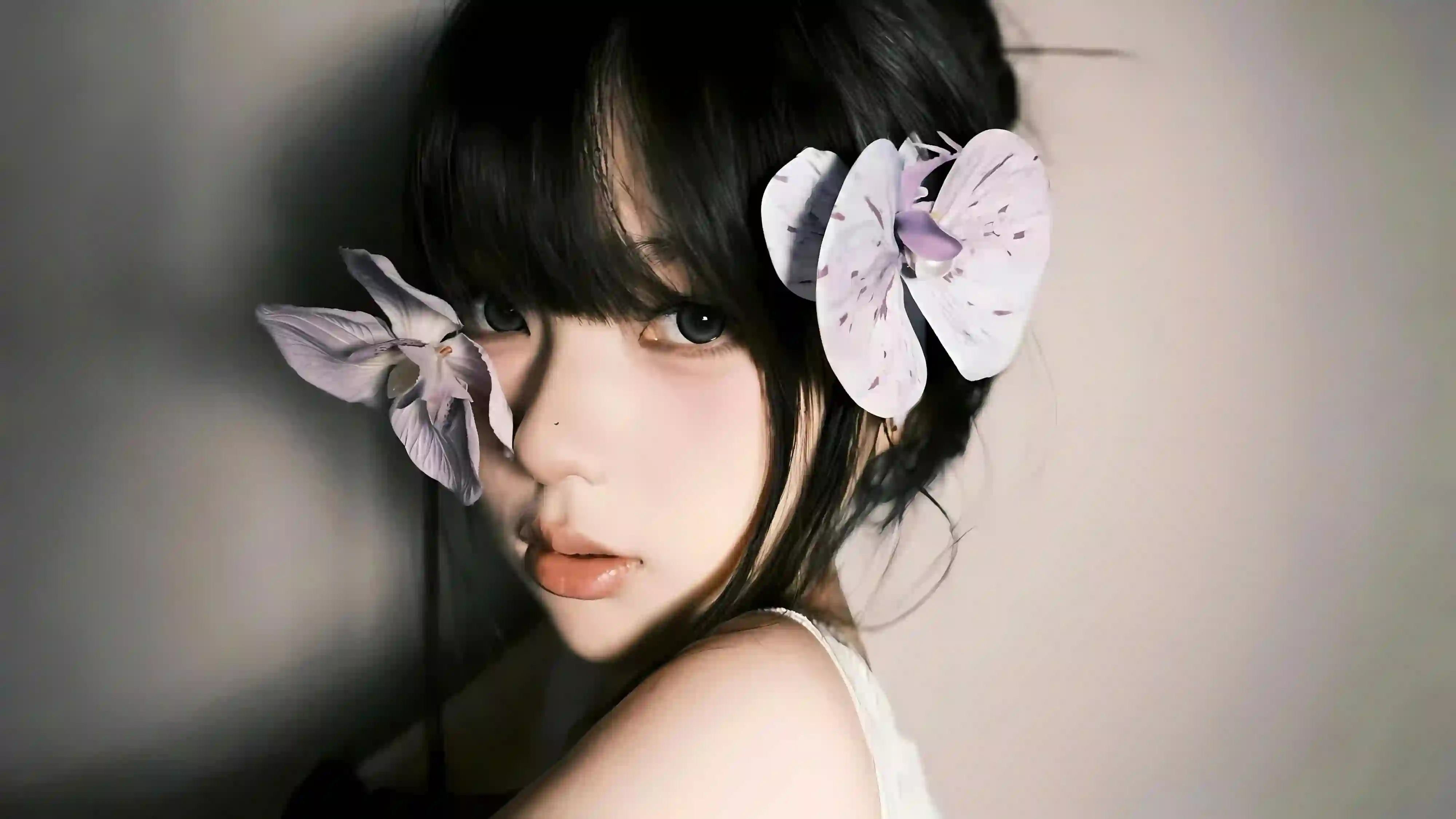 唯美女性 花朵装饰 黑发肖像