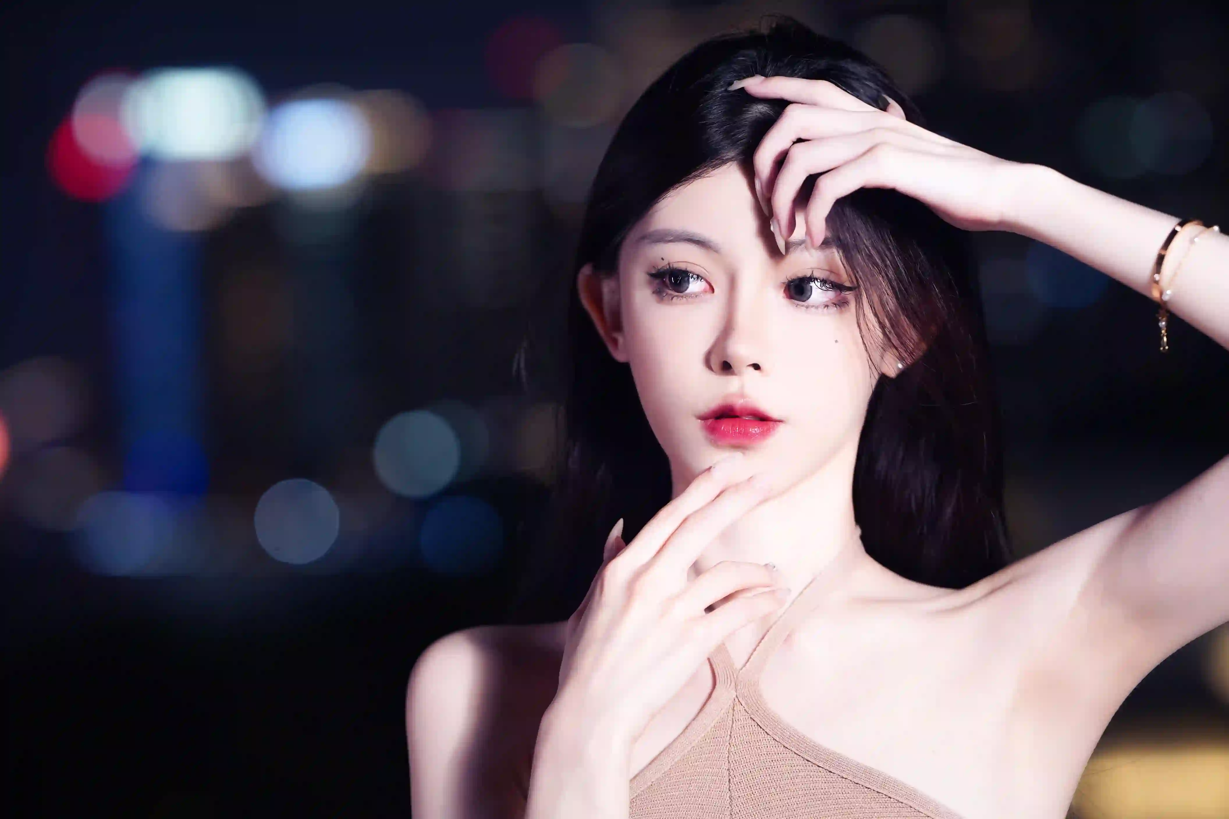 长发美女 性感  个性穿搭 户外