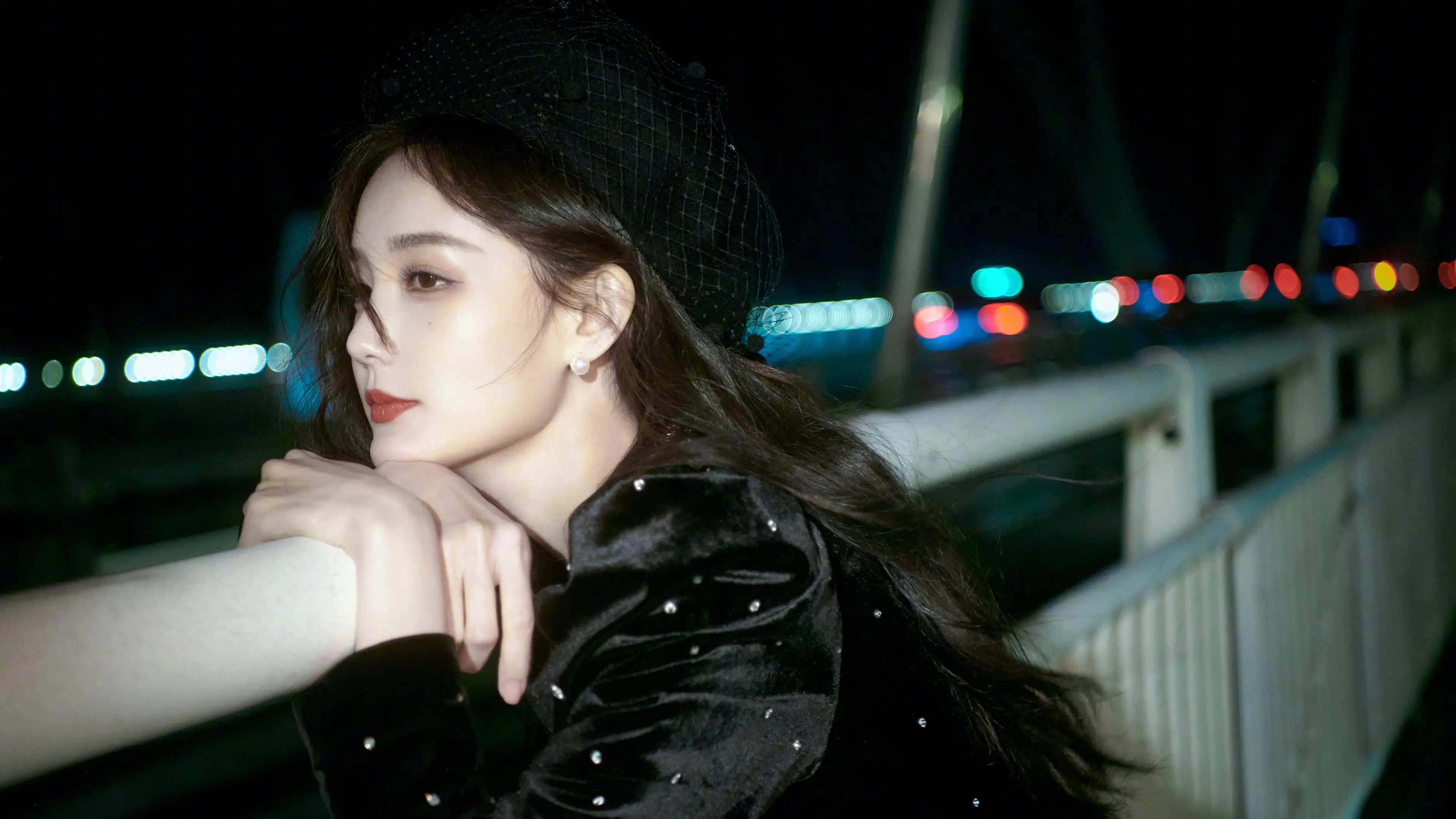晚上 护栏 美女 侧脸 李一桐 4k 桌面