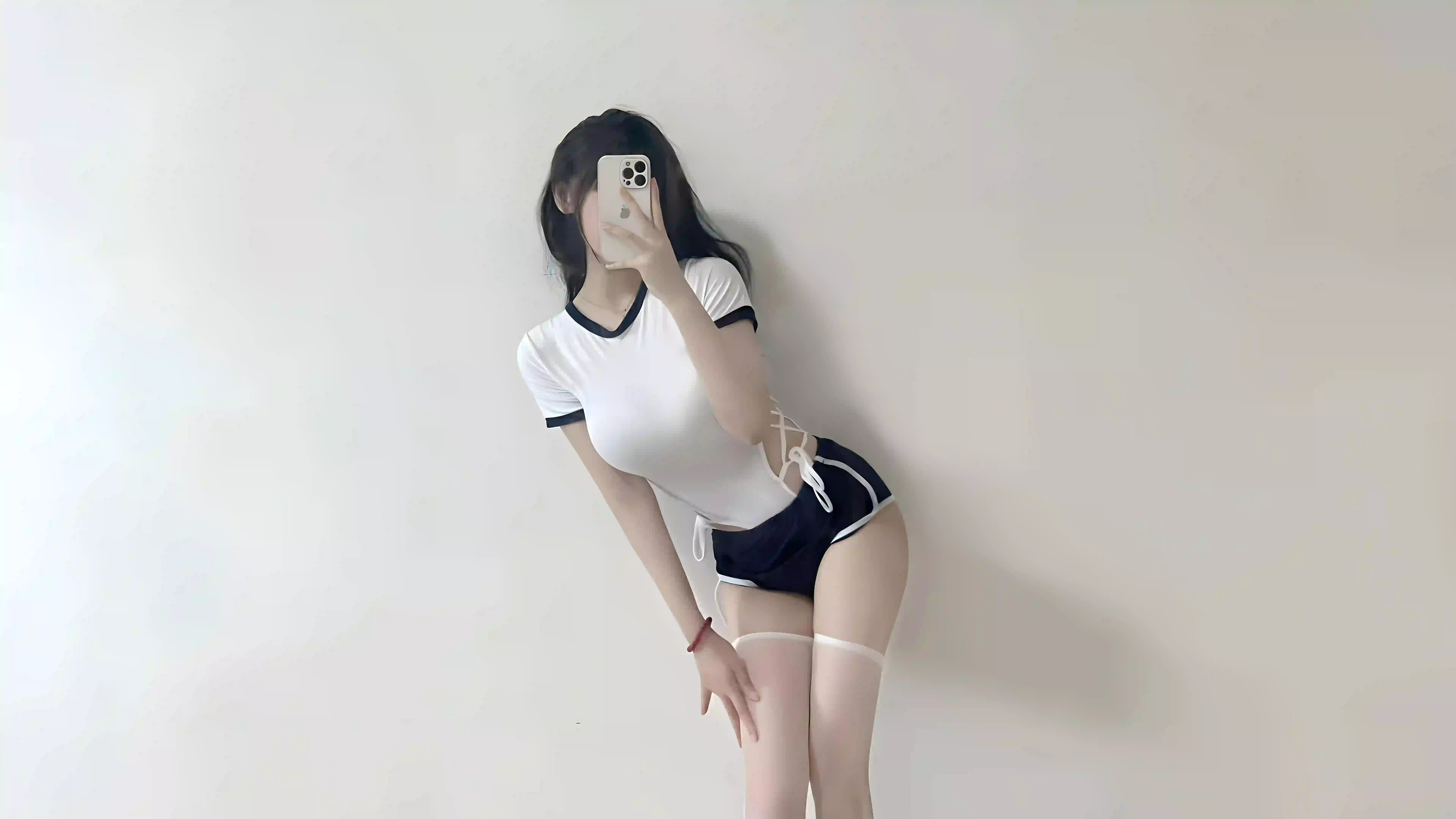 自拍 性感美女 丝袜美女 白色衣服 丝袜 白色丝袜