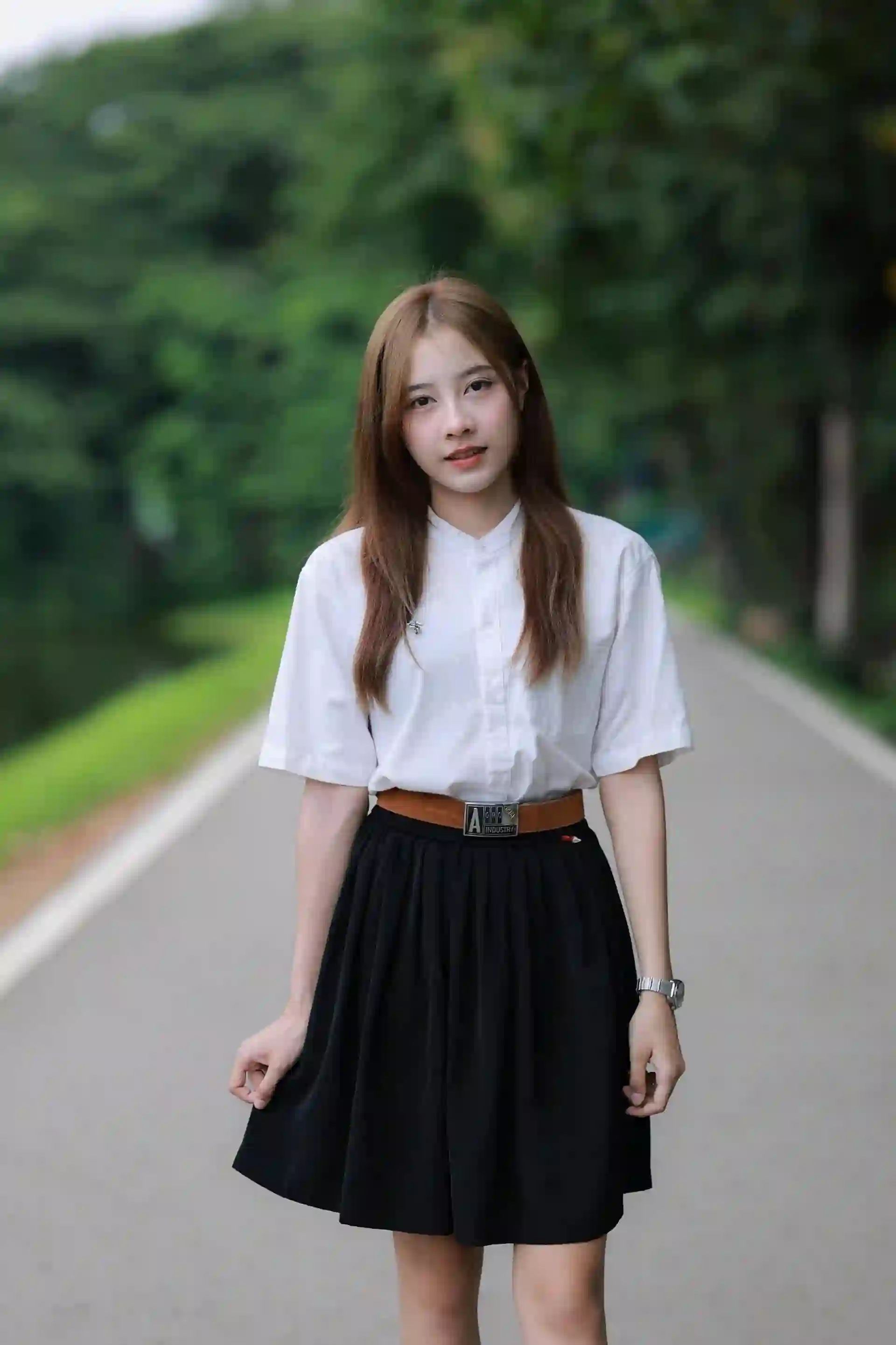 白衬衫 黑色短裙 少女 清纯 校园风 户外人像 林荫路