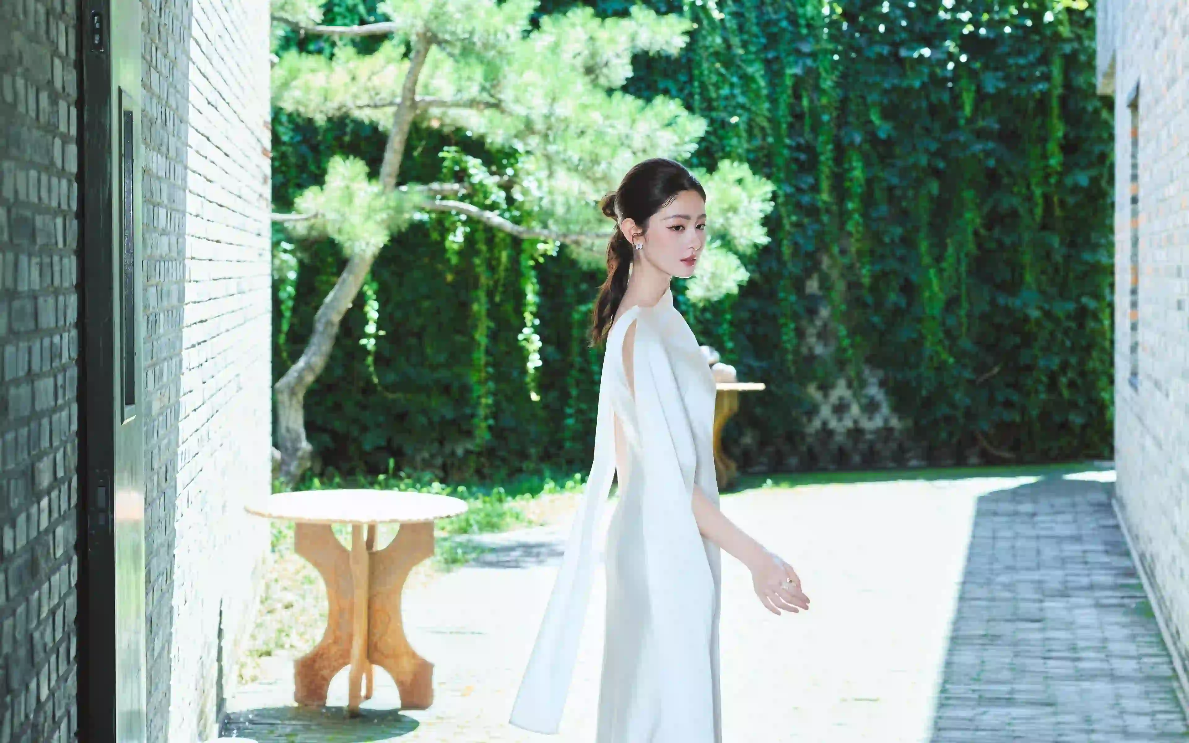 赵晴 长发美女 明星美女 绿色场景 森系美女