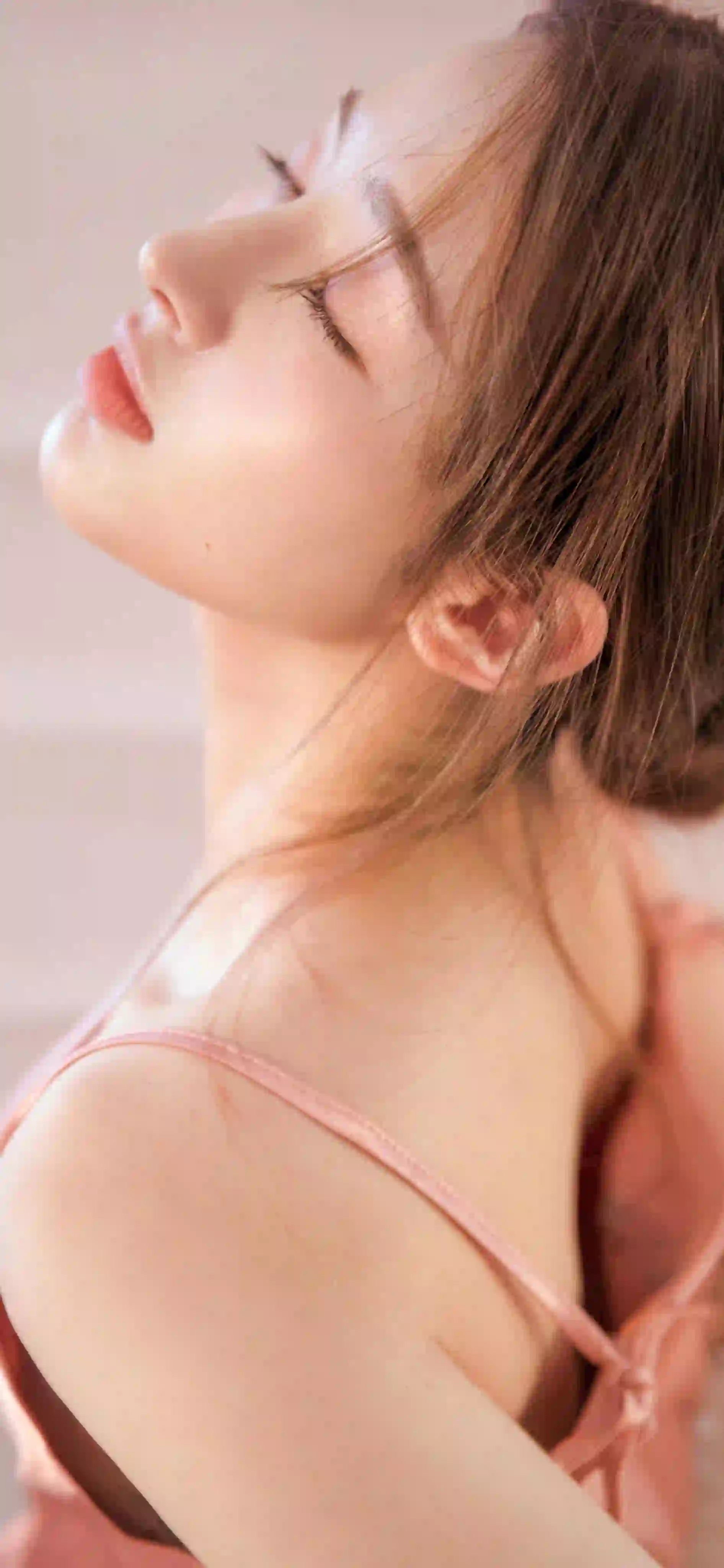 长发性感美女 闭眼 