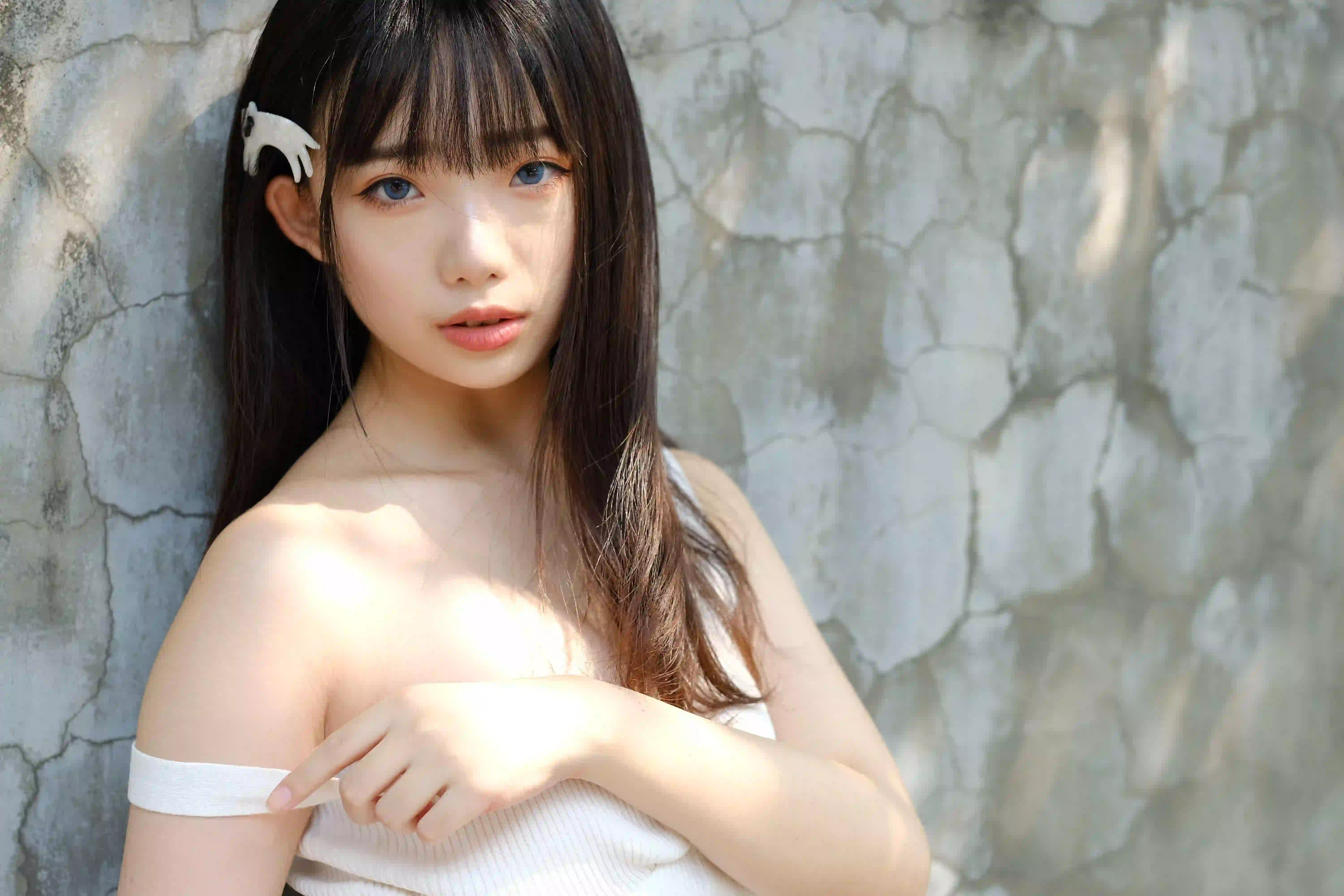 白色衣服 牛仔穿搭 清纯美女 小猫发卡 漏肩穿搭