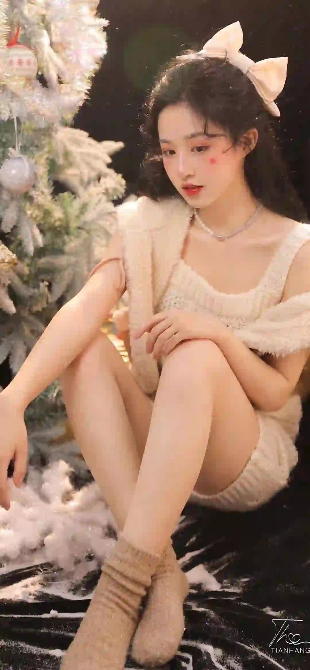 长腿美女 写真 圣诞树 毛线衣穿搭