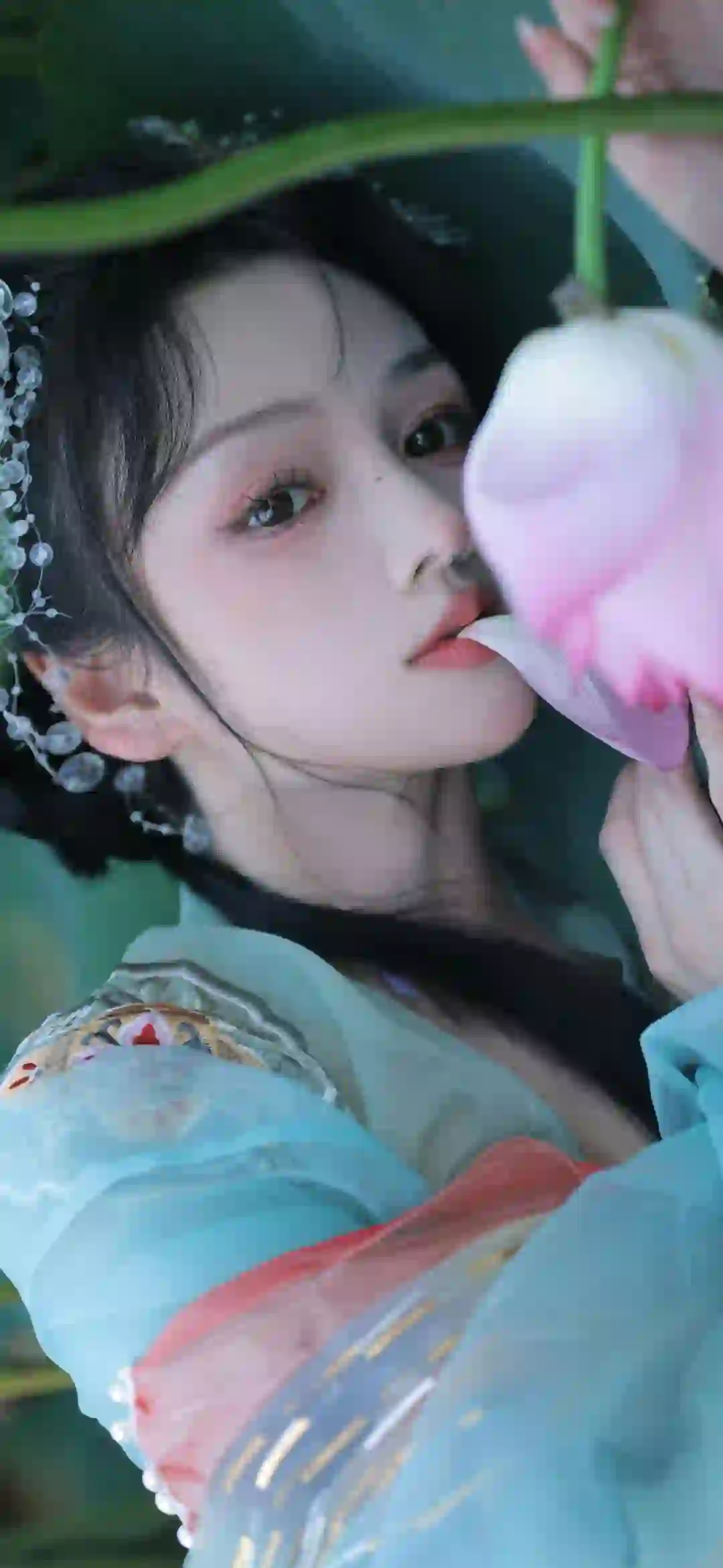 美女 长发美女 荷花 绿色汉服 汉服 古风