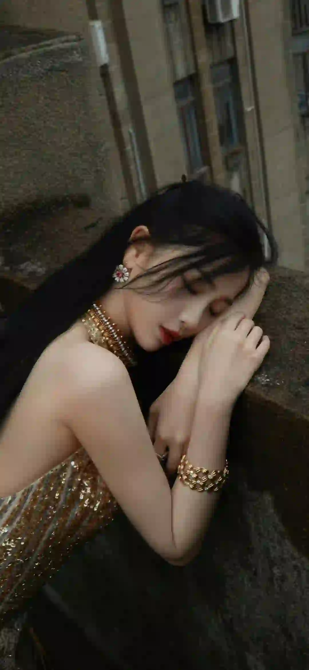 长发美女 性感美女 虞书欣  金色礼服