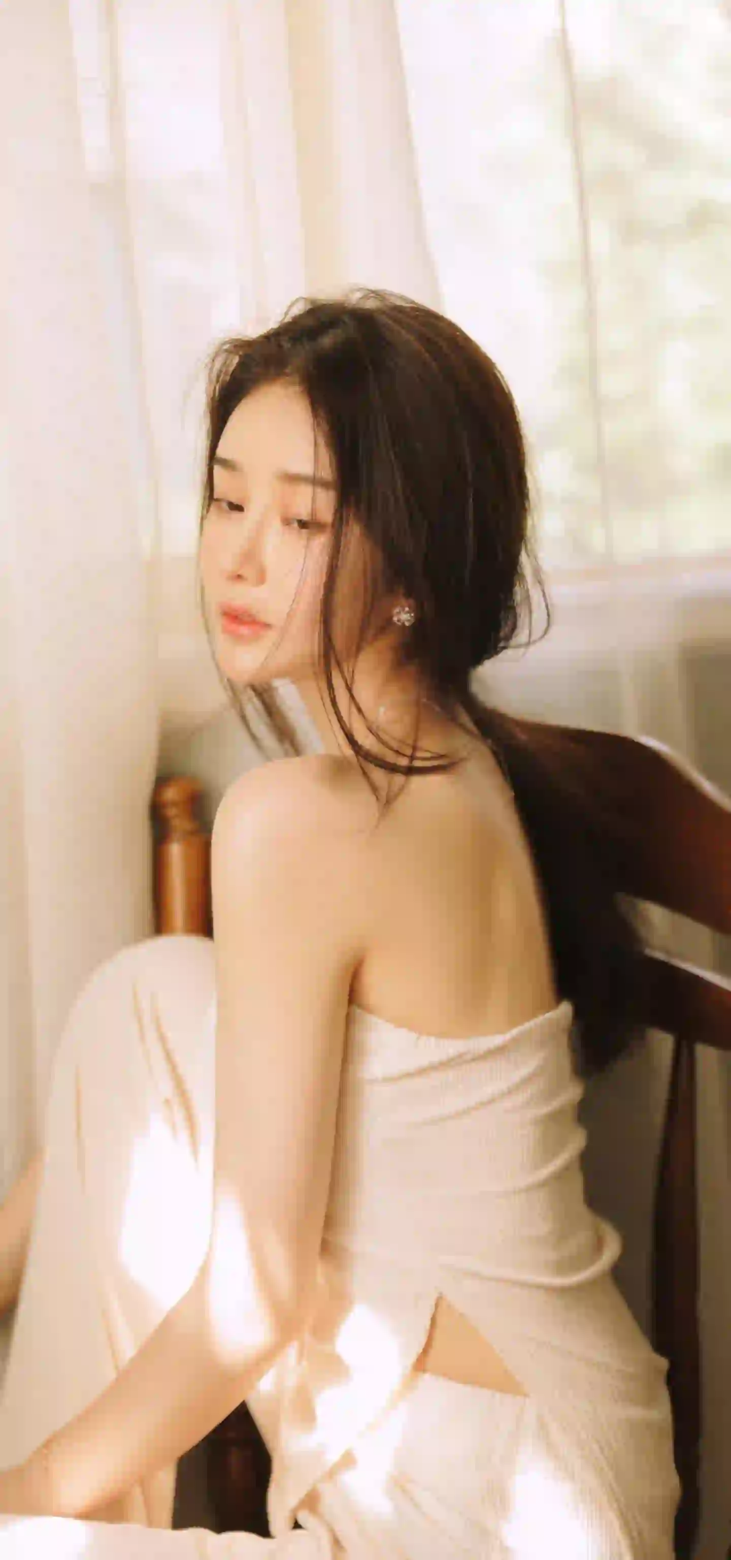 长发性感美女 漏背装 白色裙子