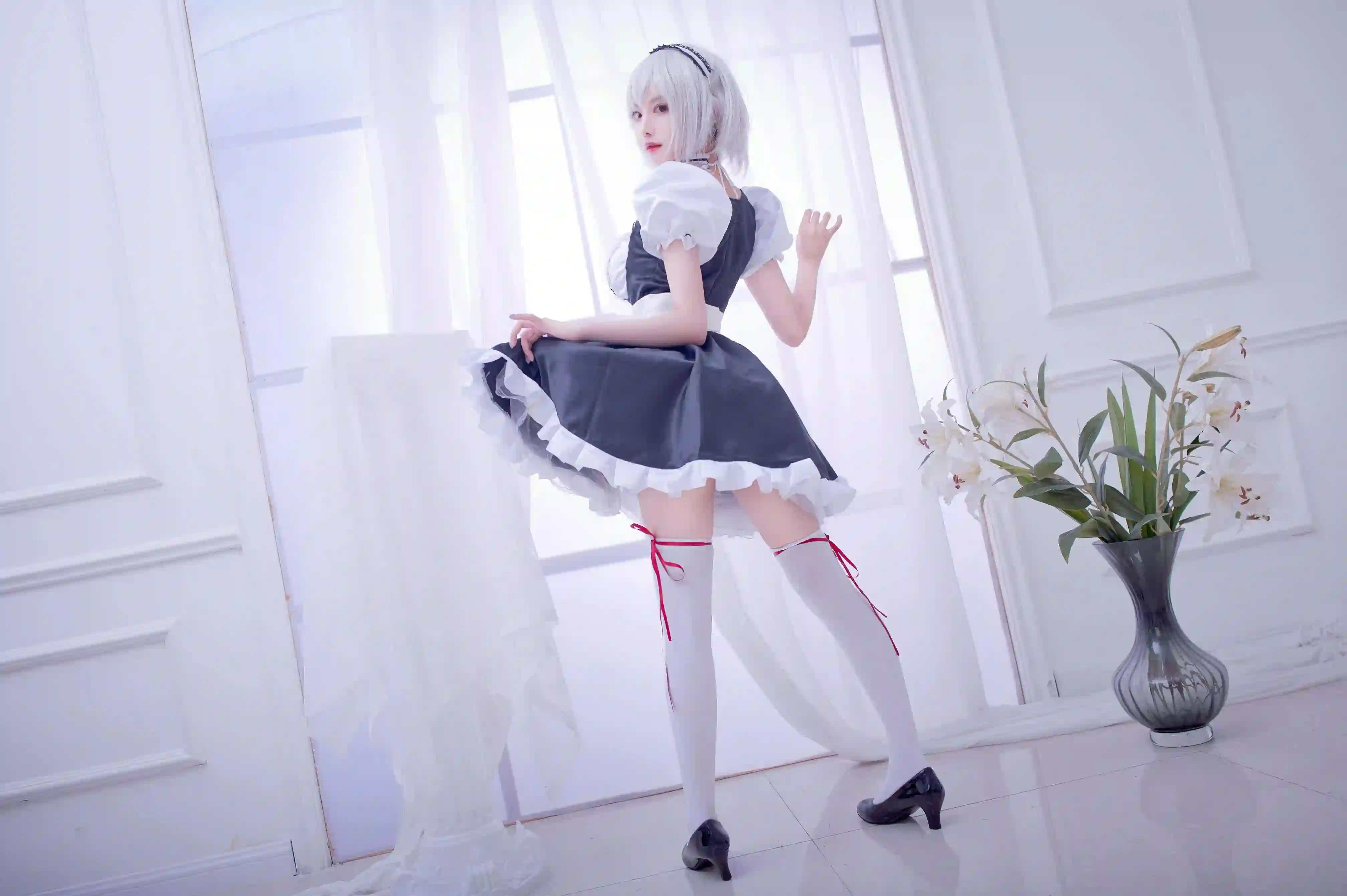 雷姆 cos 女仆装 cosplay 银发少女