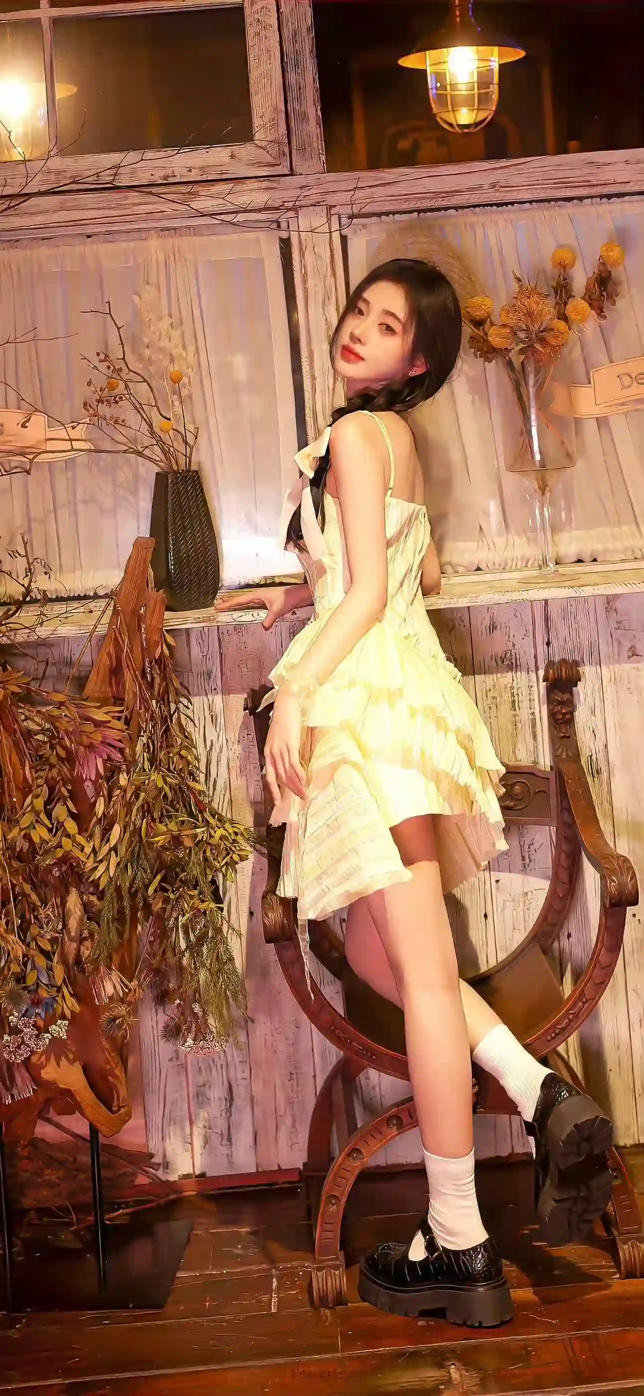 美女明星壁纸 鞠婧祎 黄色短裙 可爱穿搭