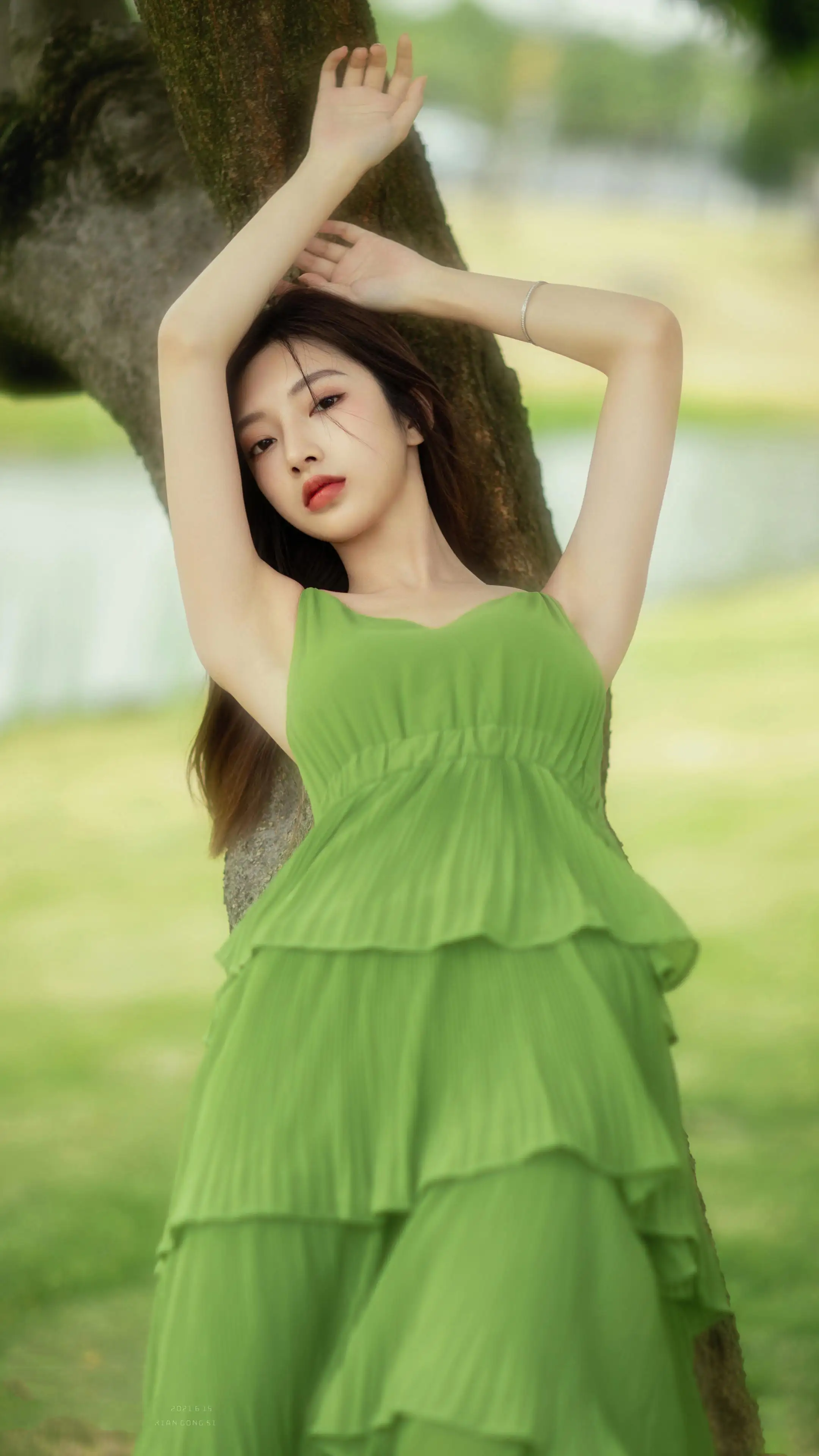 宋仁何 森系美女 绿色裙子4k手机壁纸
