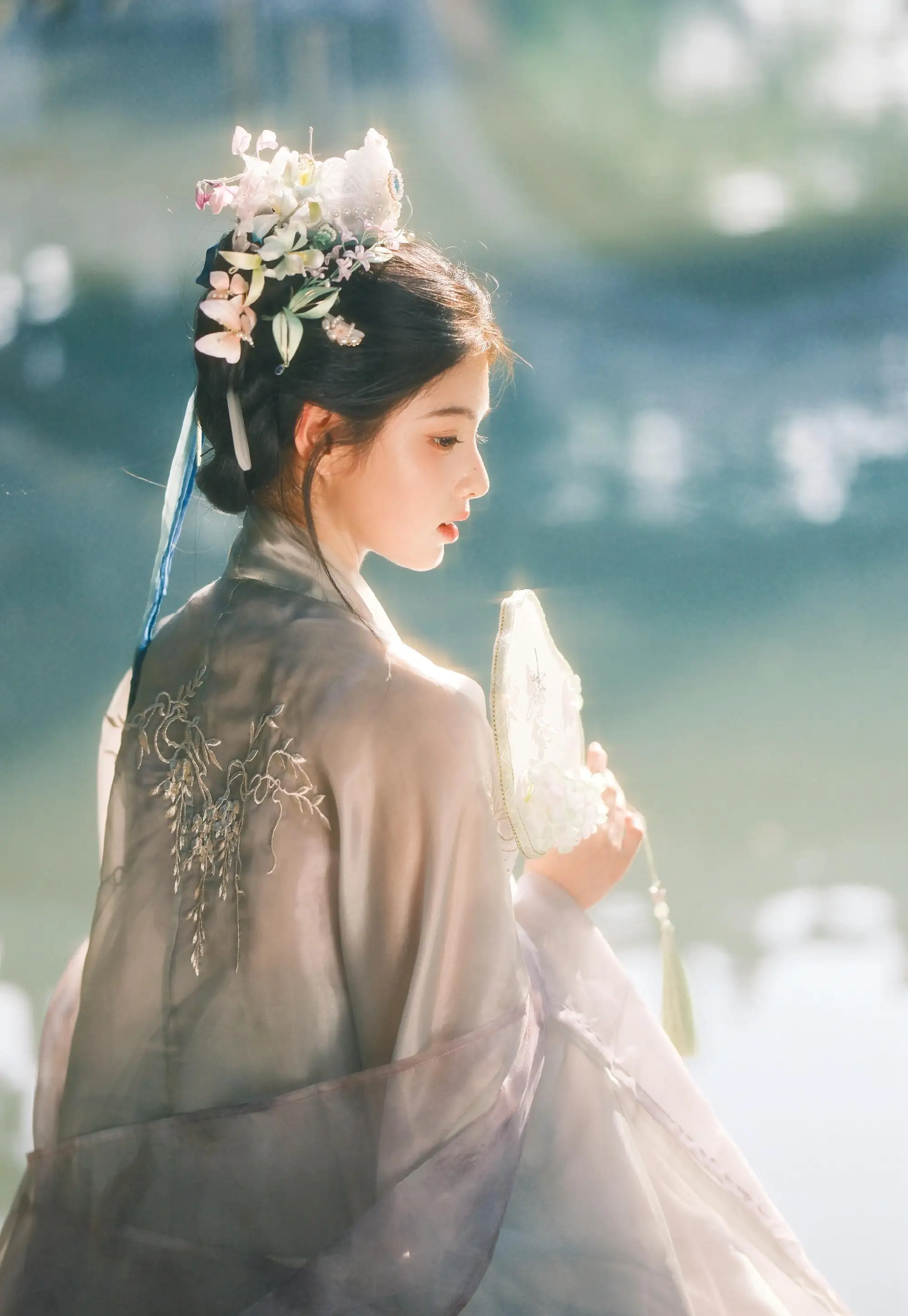 水边 回眸 长发古风美女 优雅